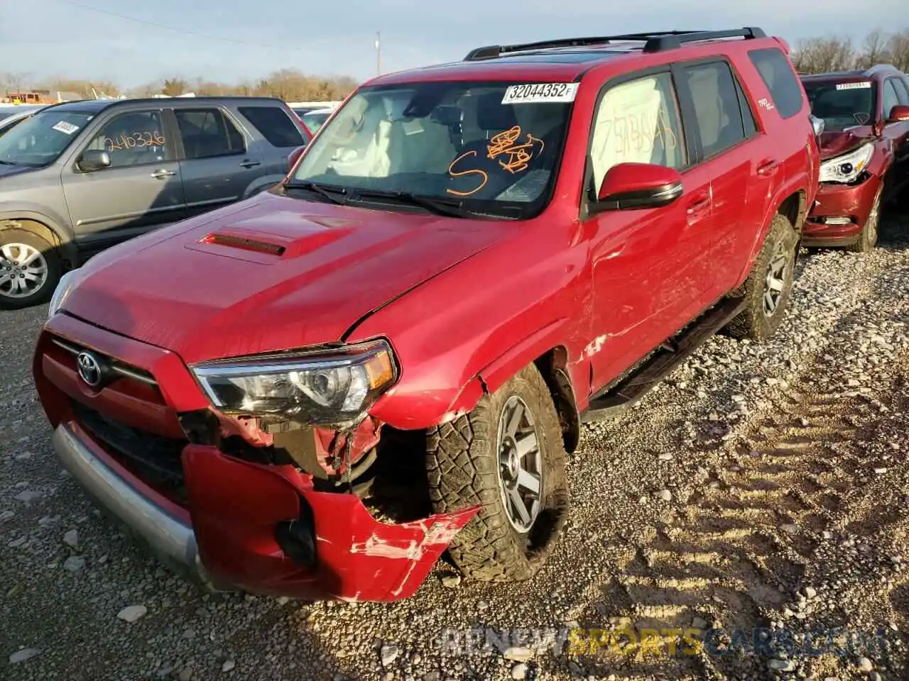 2 Photograph of a damaged car JTEBU5JR6L5770021 TOYOTA 4RUNNER 2020