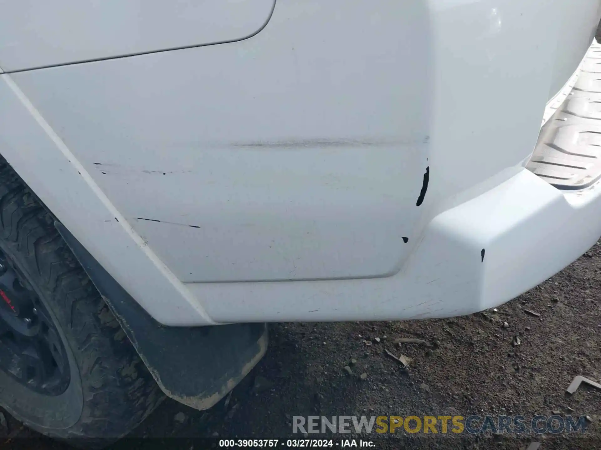 19 Photograph of a damaged car JTEBU5JR6L5778099 TOYOTA 4RUNNER 2020