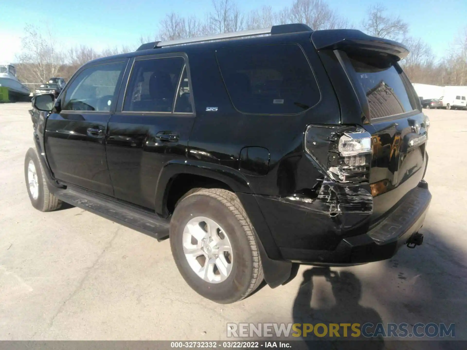 3 Photograph of a damaged car JTEBU5JR6L5778734 TOYOTA 4RUNNER 2020