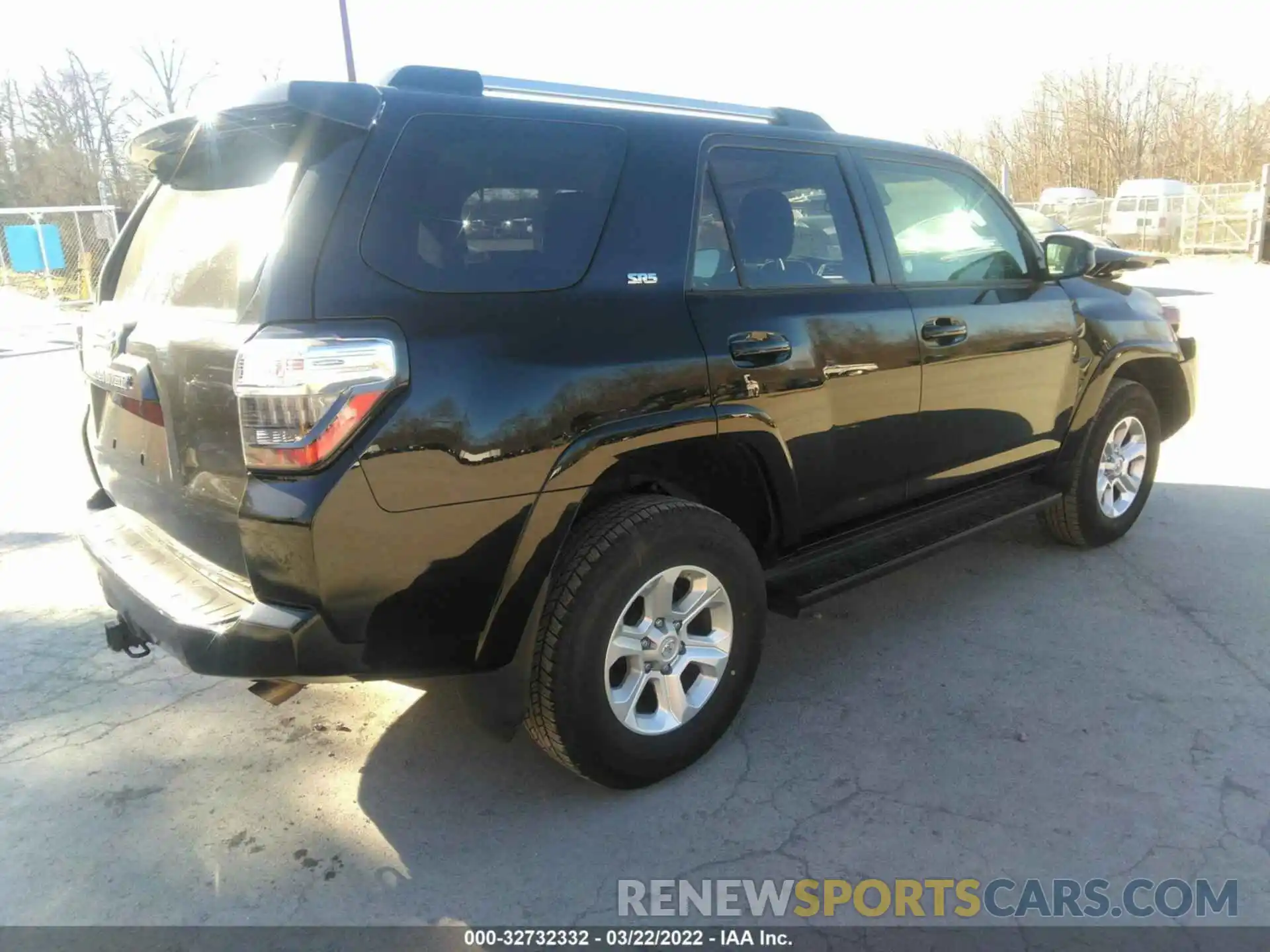 4 Photograph of a damaged car JTEBU5JR6L5778734 TOYOTA 4RUNNER 2020