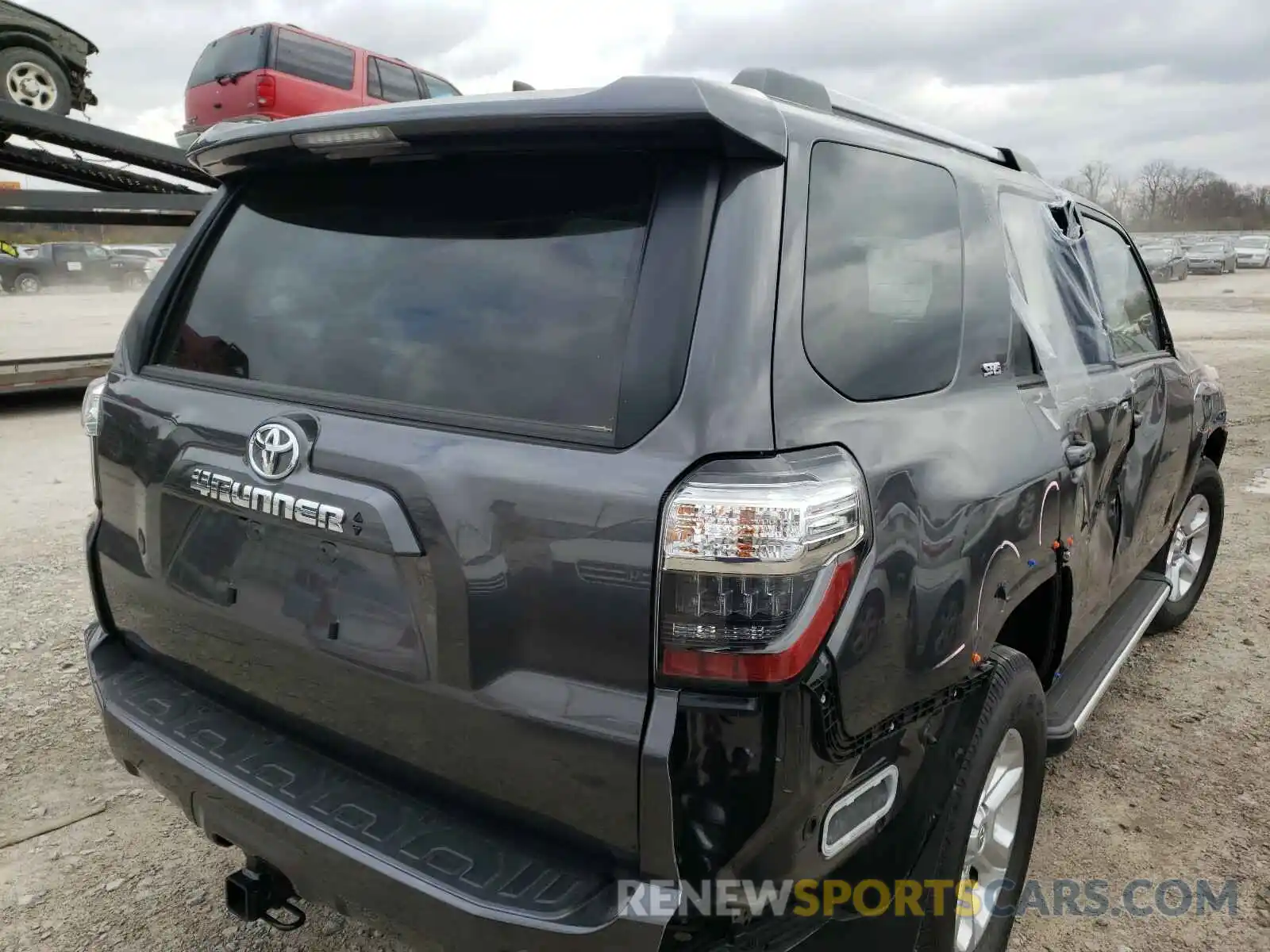 4 Photograph of a damaged car JTEBU5JR6L5779561 TOYOTA 4RUNNER 2020