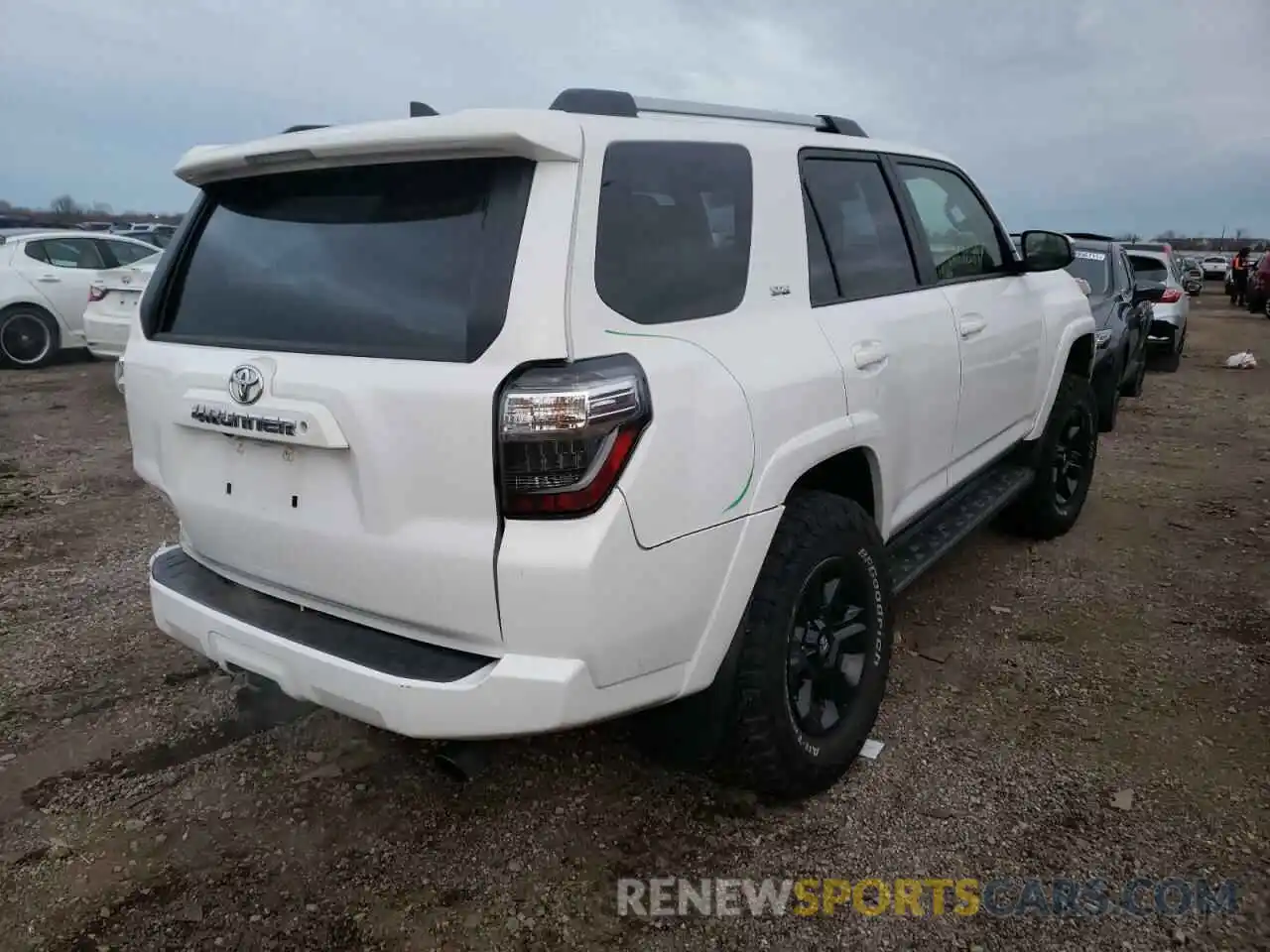 4 Photograph of a damaged car JTEBU5JR6L5781679 TOYOTA 4RUNNER 2020