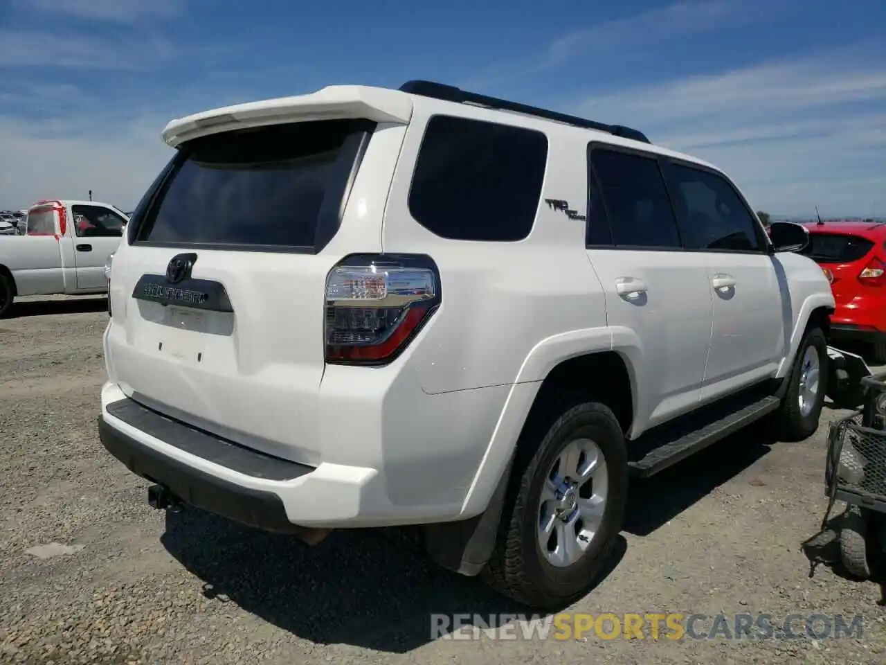 4 Photograph of a damaged car JTEBU5JR6L5784131 TOYOTA 4RUNNER 2020