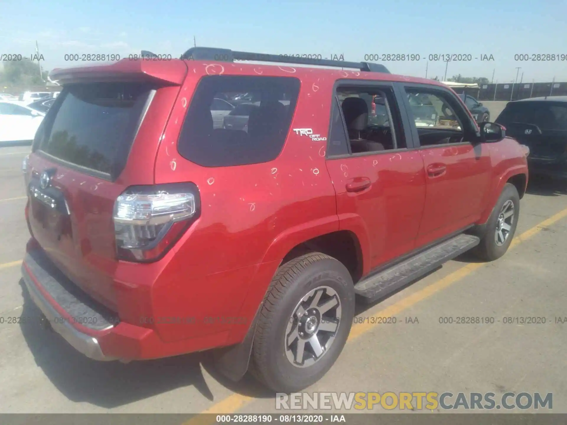 4 Photograph of a damaged car JTEBU5JR6L5788356 TOYOTA 4RUNNER 2020