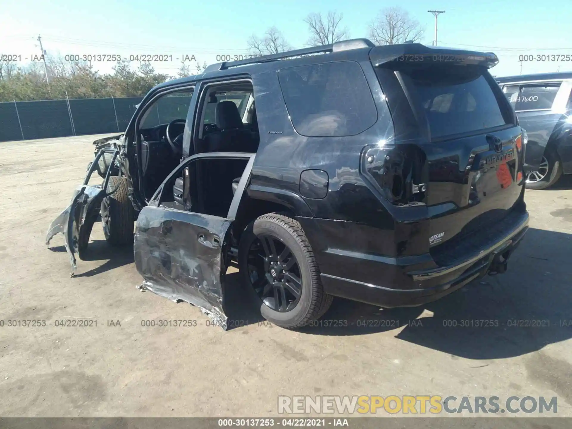 3 Photograph of a damaged car JTEBU5JR6L5789667 TOYOTA 4RUNNER 2020