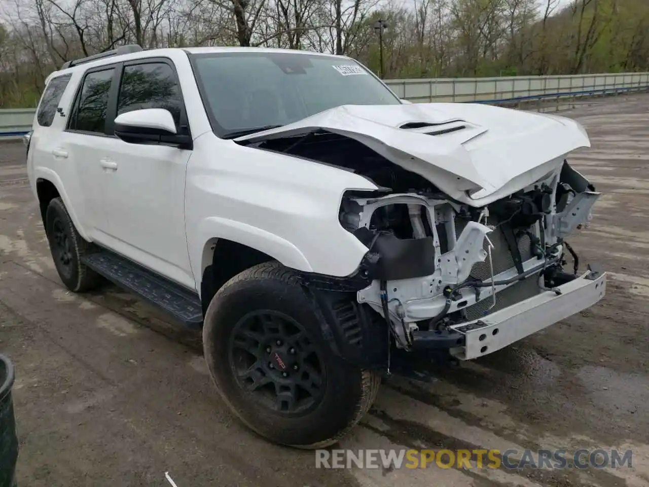 1 Photograph of a damaged car JTEBU5JR6L5791449 TOYOTA 4RUNNER 2020