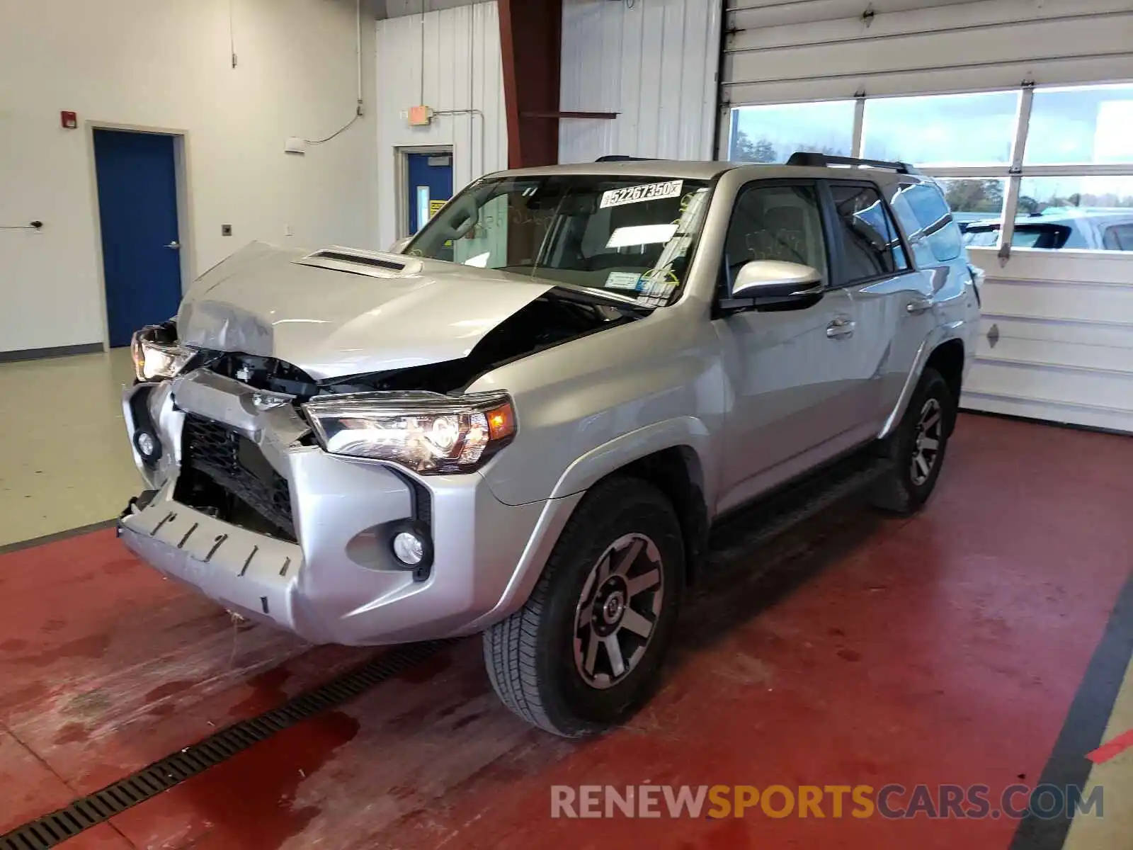 2 Photograph of a damaged car JTEBU5JR6L5792763 TOYOTA 4RUNNER 2020