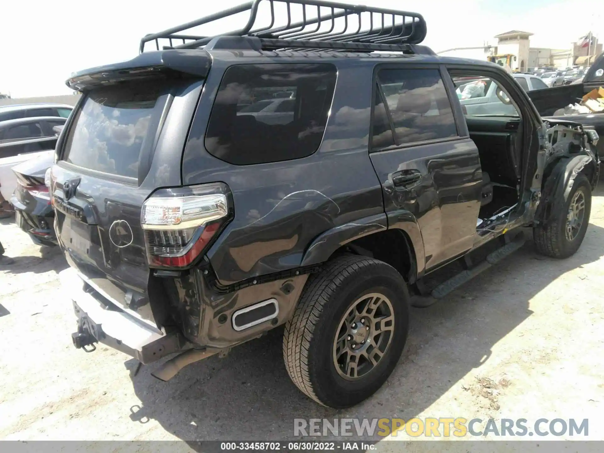 4 Photograph of a damaged car JTEBU5JR6L5796330 TOYOTA 4RUNNER 2020