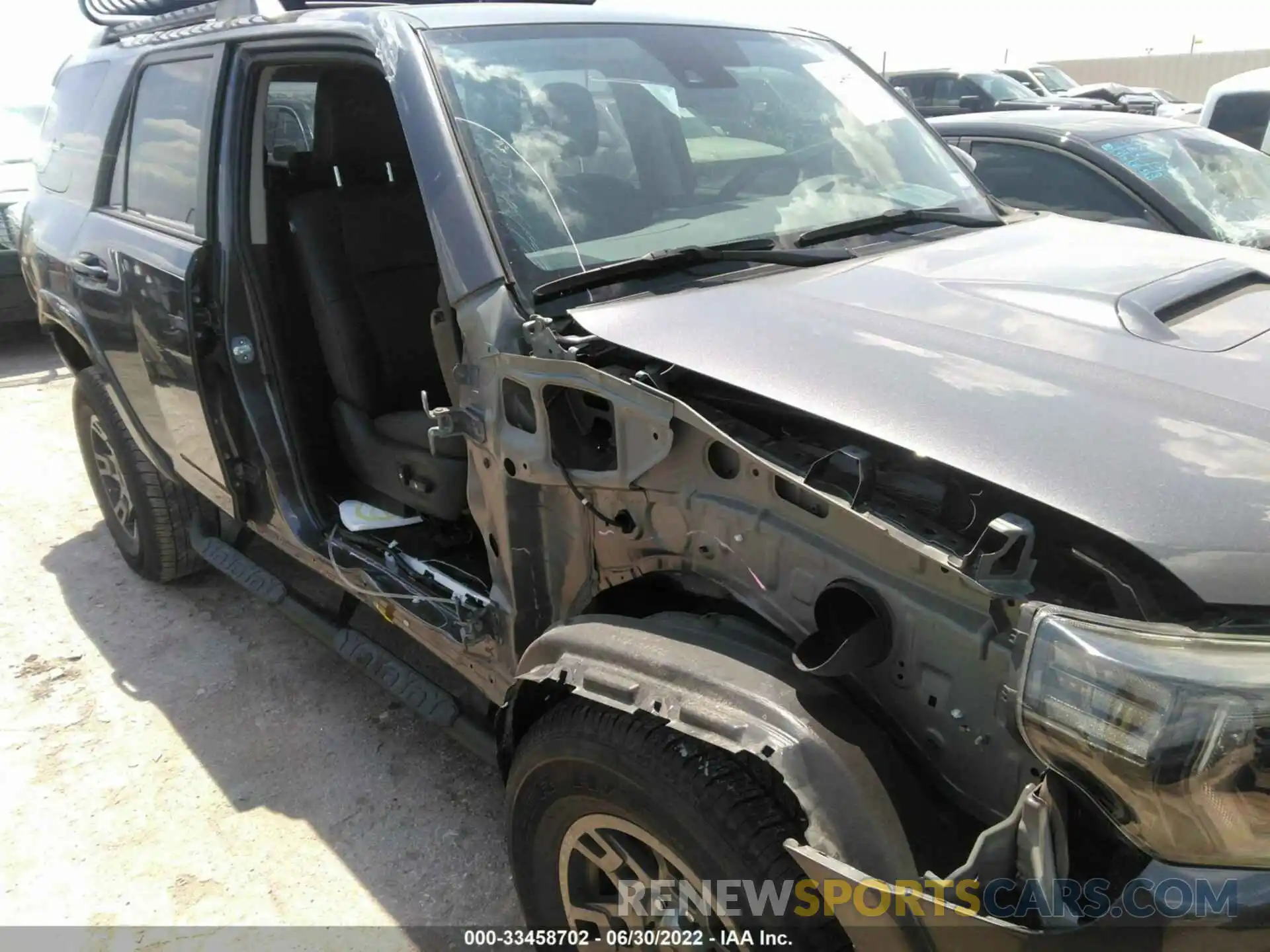 6 Photograph of a damaged car JTEBU5JR6L5796330 TOYOTA 4RUNNER 2020