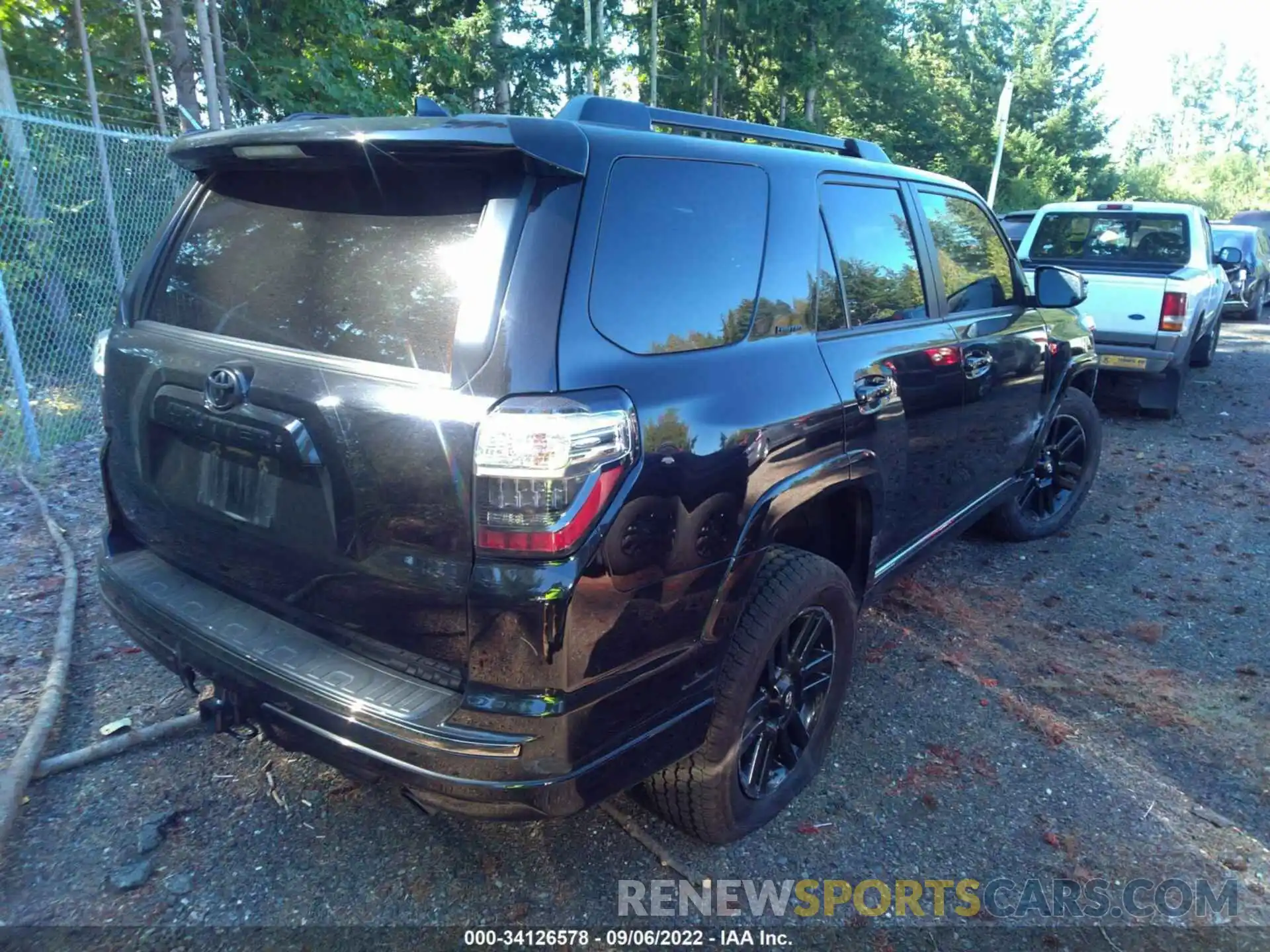 4 Photograph of a damaged car JTEBU5JR6L5798014 TOYOTA 4RUNNER 2020