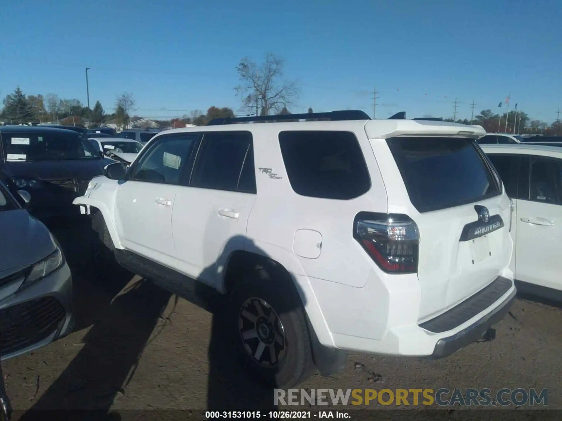 3 Photograph of a damaged car JTEBU5JR6L5798322 TOYOTA 4RUNNER 2020