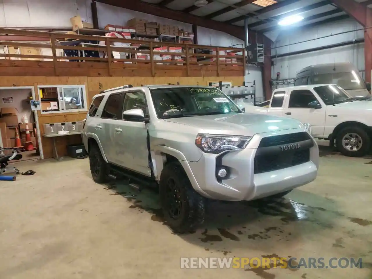 1 Photograph of a damaged car JTEBU5JR6L5799745 TOYOTA 4RUNNER 2020