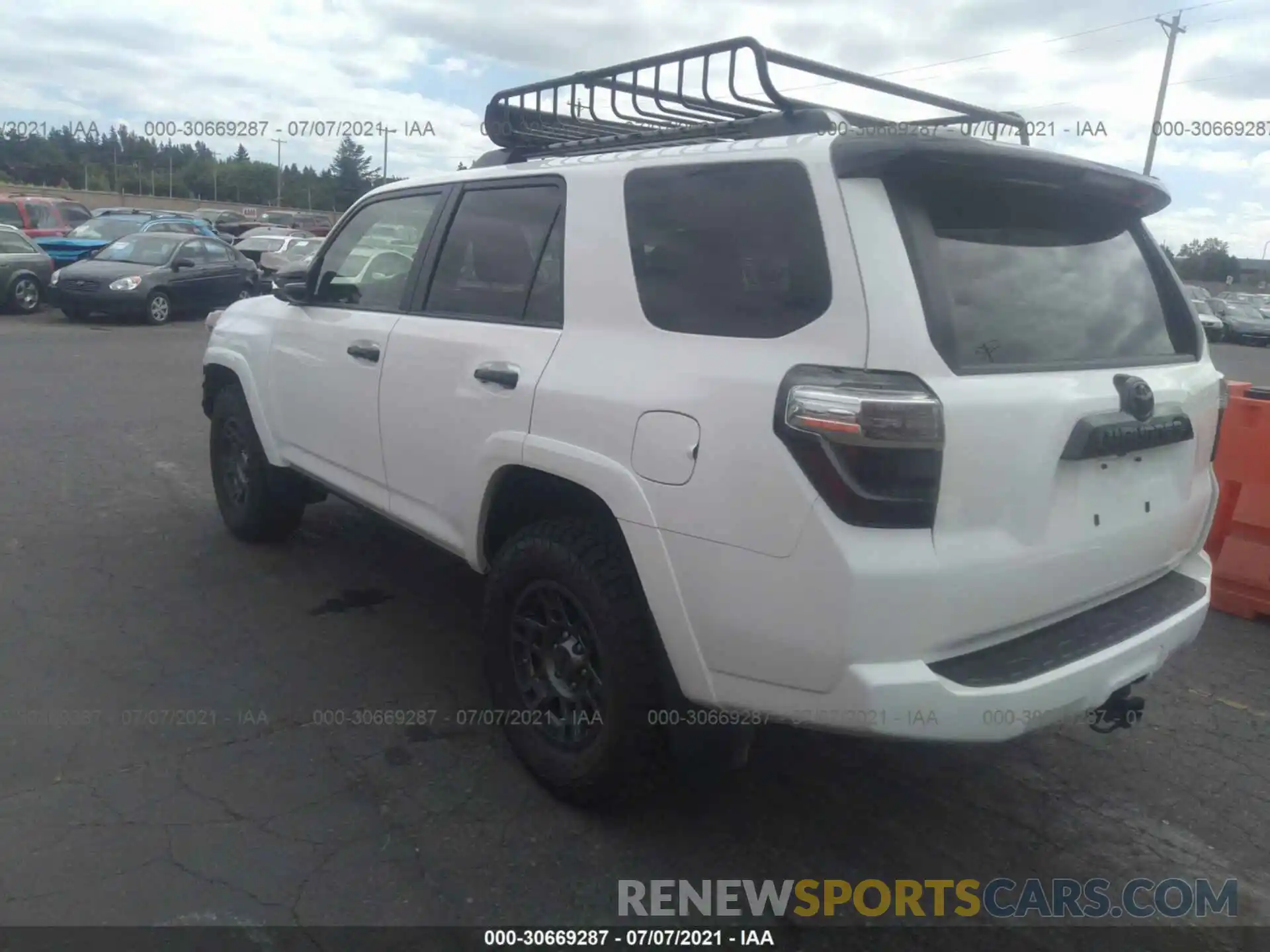 3 Фотография поврежденного автомобиля JTEBU5JR6L5802949 TOYOTA 4RUNNER 2020