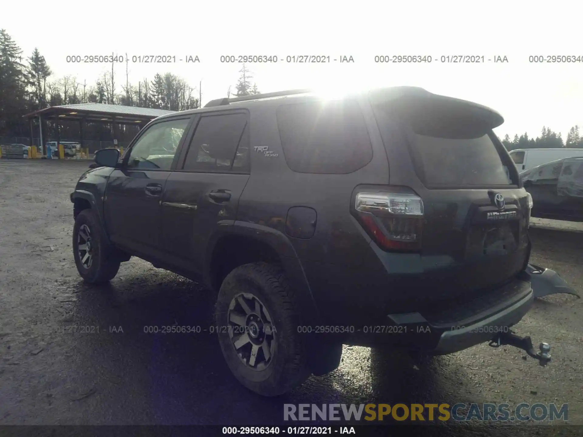 3 Фотография поврежденного автомобиля JTEBU5JR6L5808167 TOYOTA 4RUNNER 2020