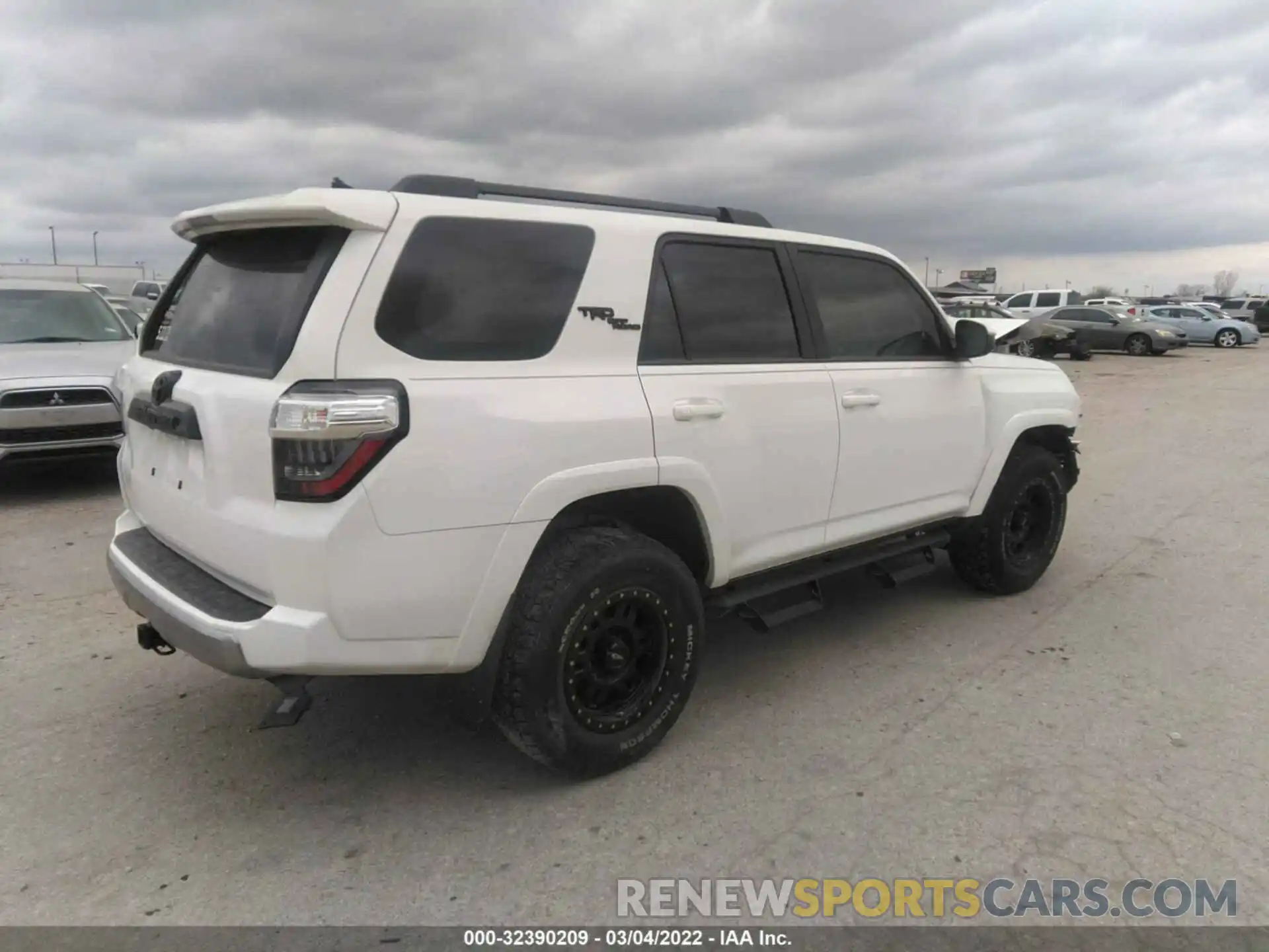 4 Фотография поврежденного автомобиля JTEBU5JR6L5808587 TOYOTA 4RUNNER 2020