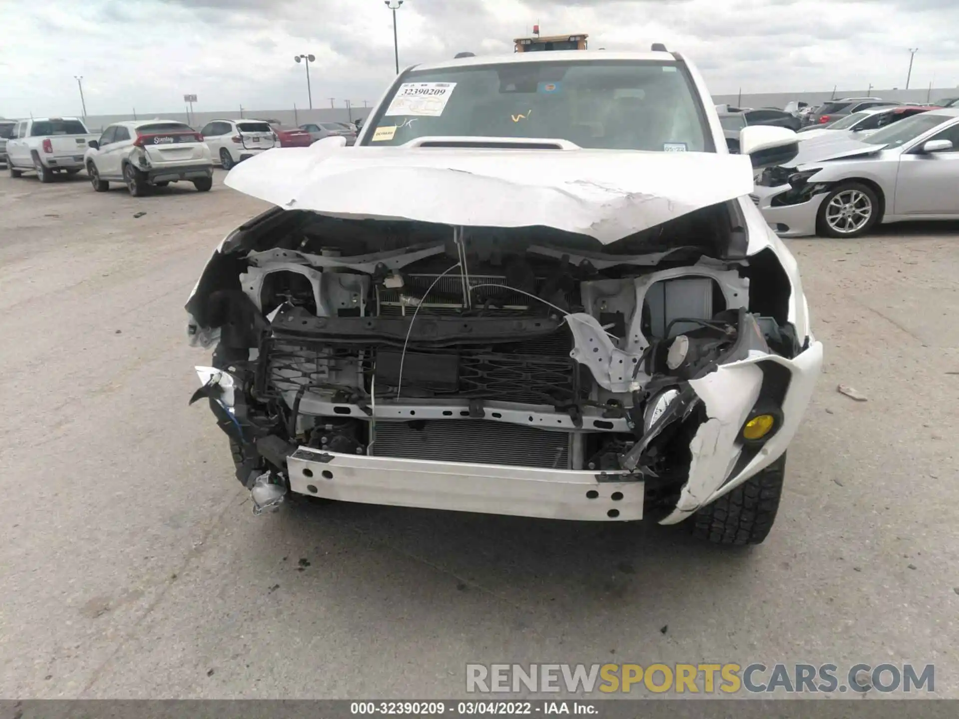 6 Photograph of a damaged car JTEBU5JR6L5808587 TOYOTA 4RUNNER 2020