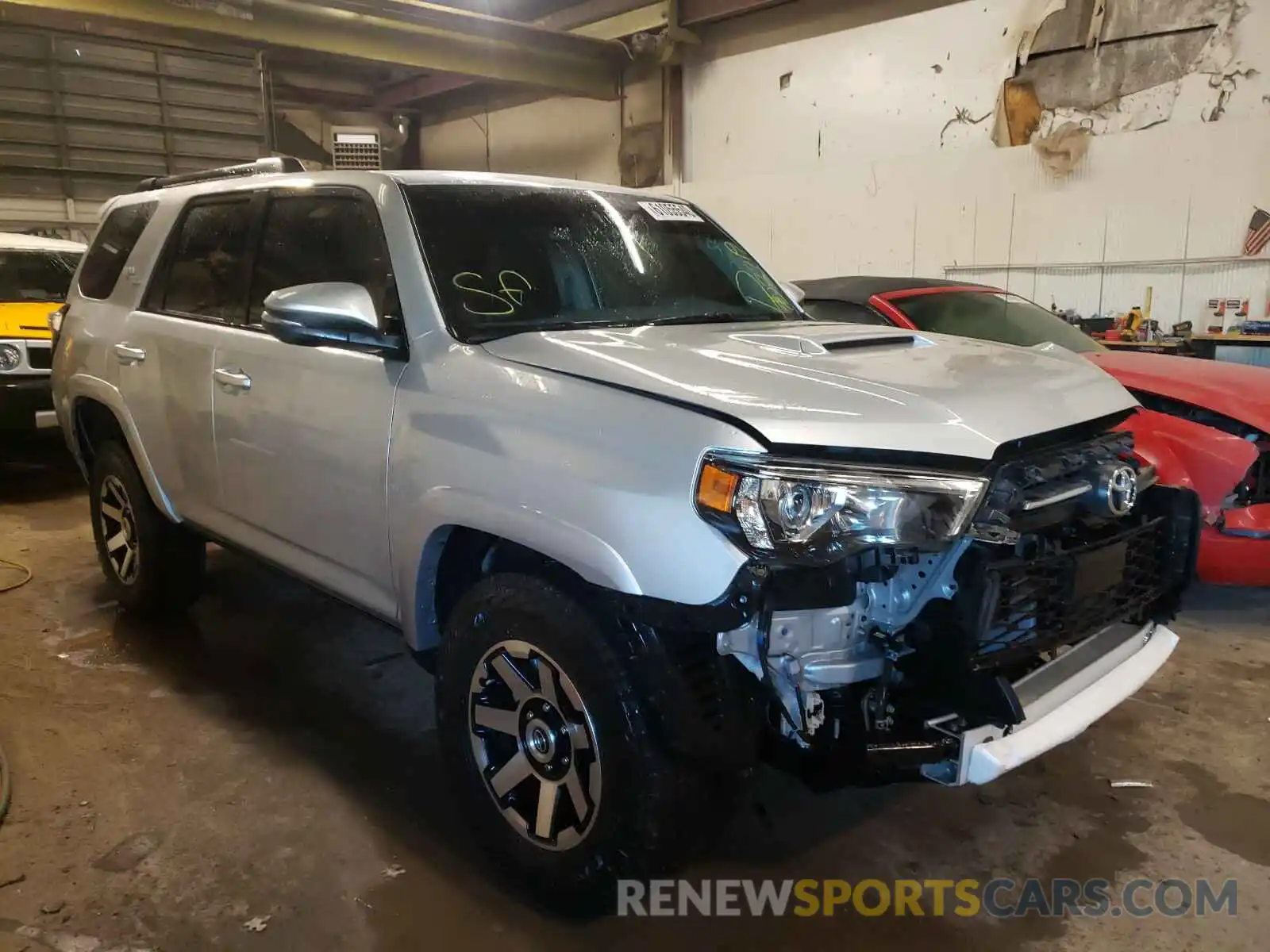 1 Photograph of a damaged car JTEBU5JR6L5812719 TOYOTA 4RUNNER 2020