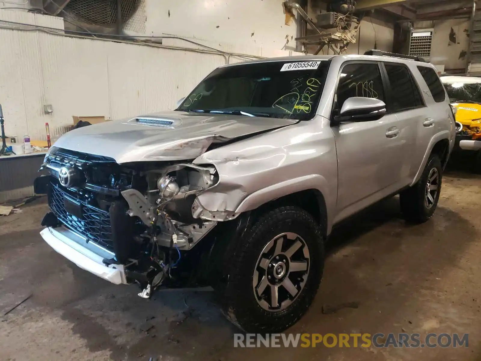 2 Photograph of a damaged car JTEBU5JR6L5812719 TOYOTA 4RUNNER 2020