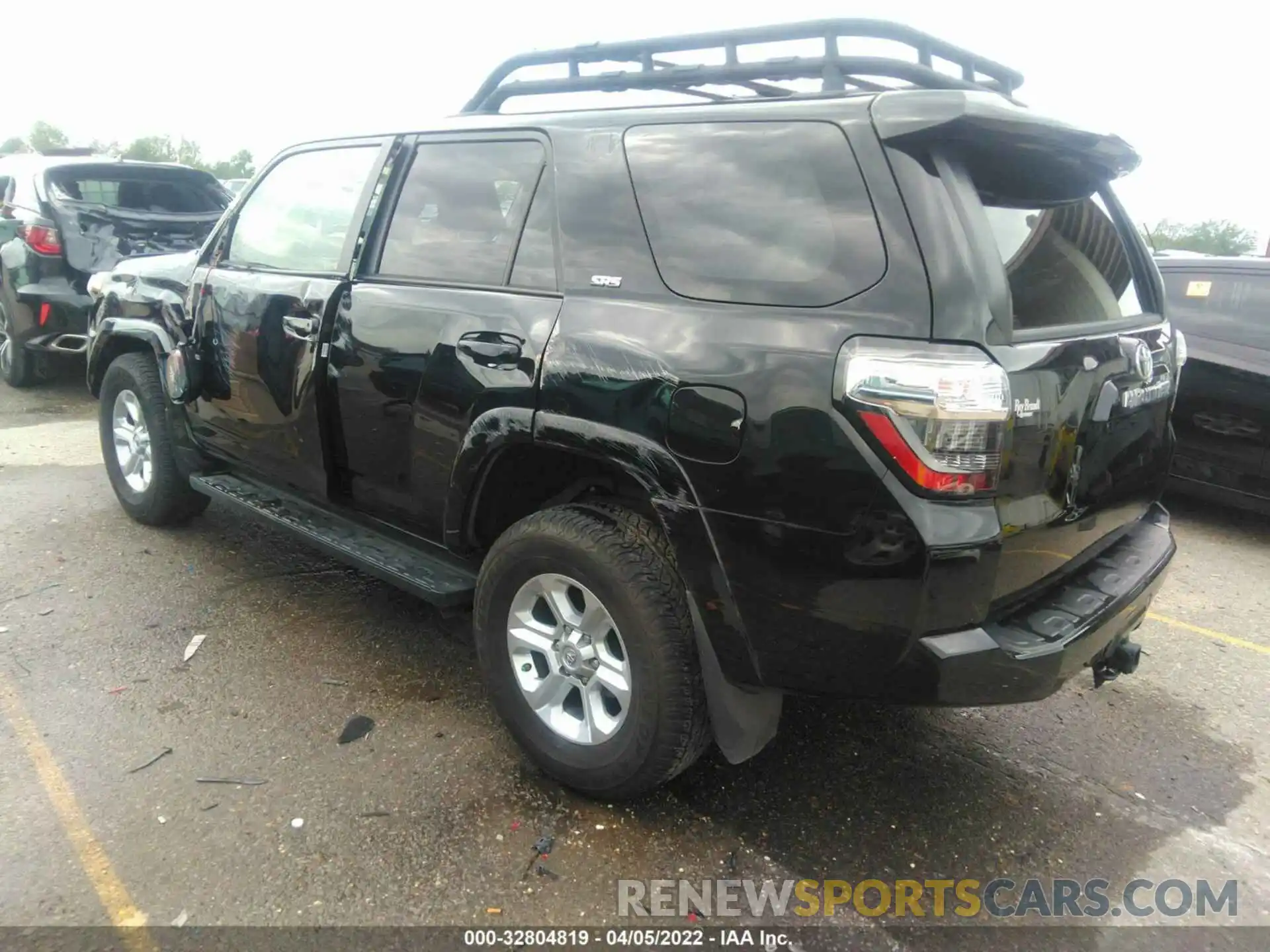 3 Photograph of a damaged car JTEBU5JR6L5817161 TOYOTA 4RUNNER 2020