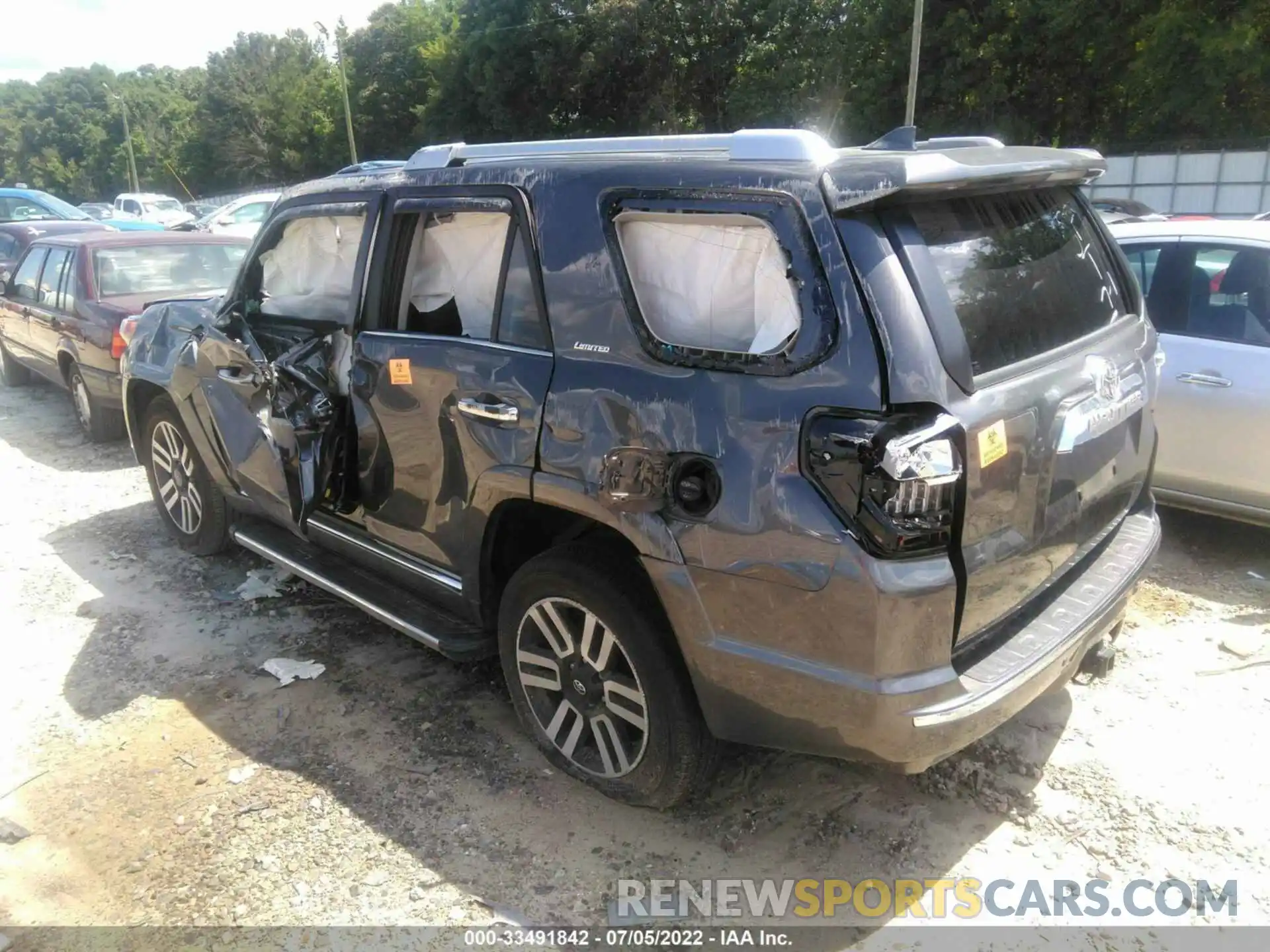 3 Photograph of a damaged car JTEBU5JR6L5817306 TOYOTA 4RUNNER 2020