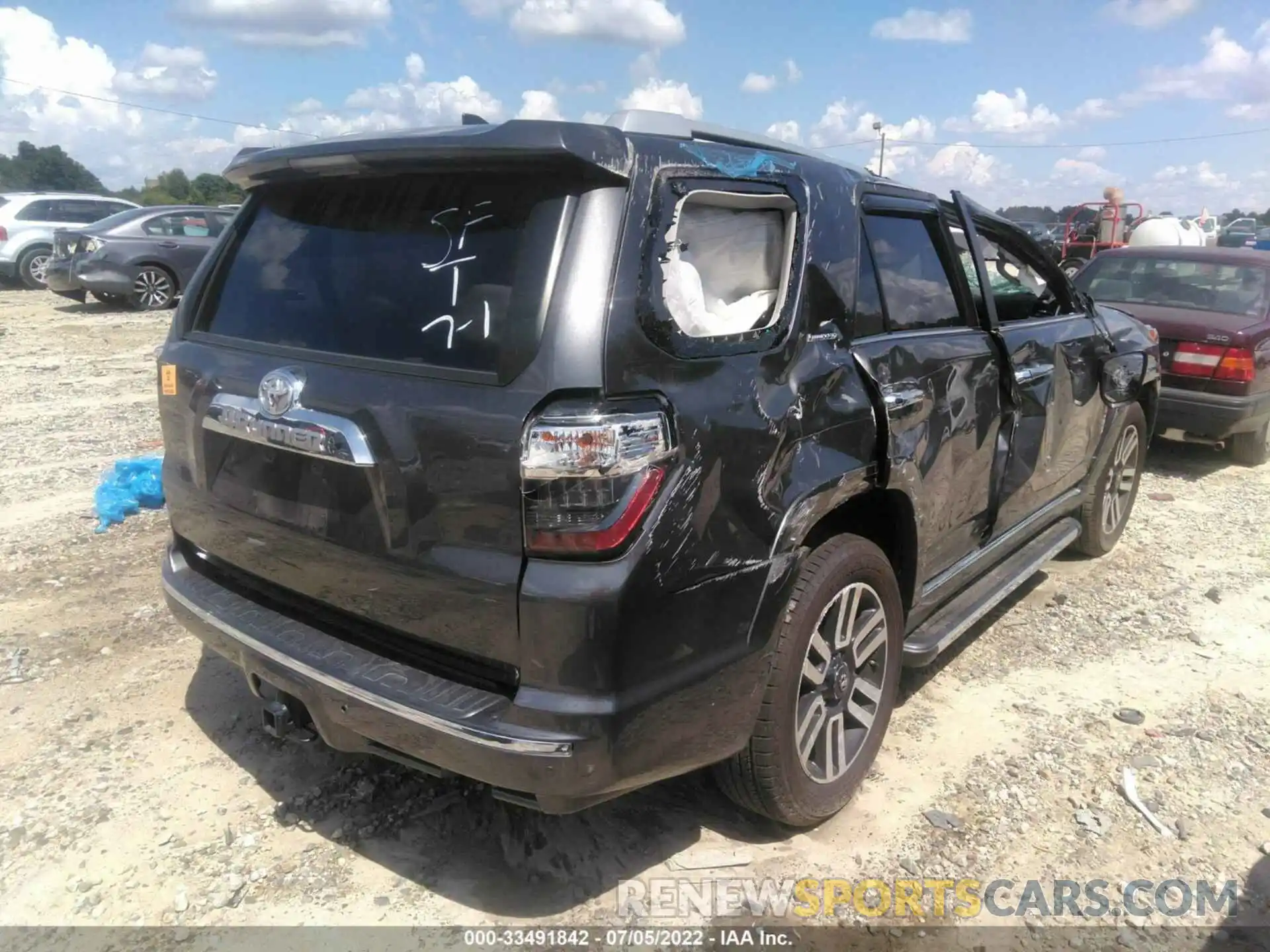 4 Photograph of a damaged car JTEBU5JR6L5817306 TOYOTA 4RUNNER 2020