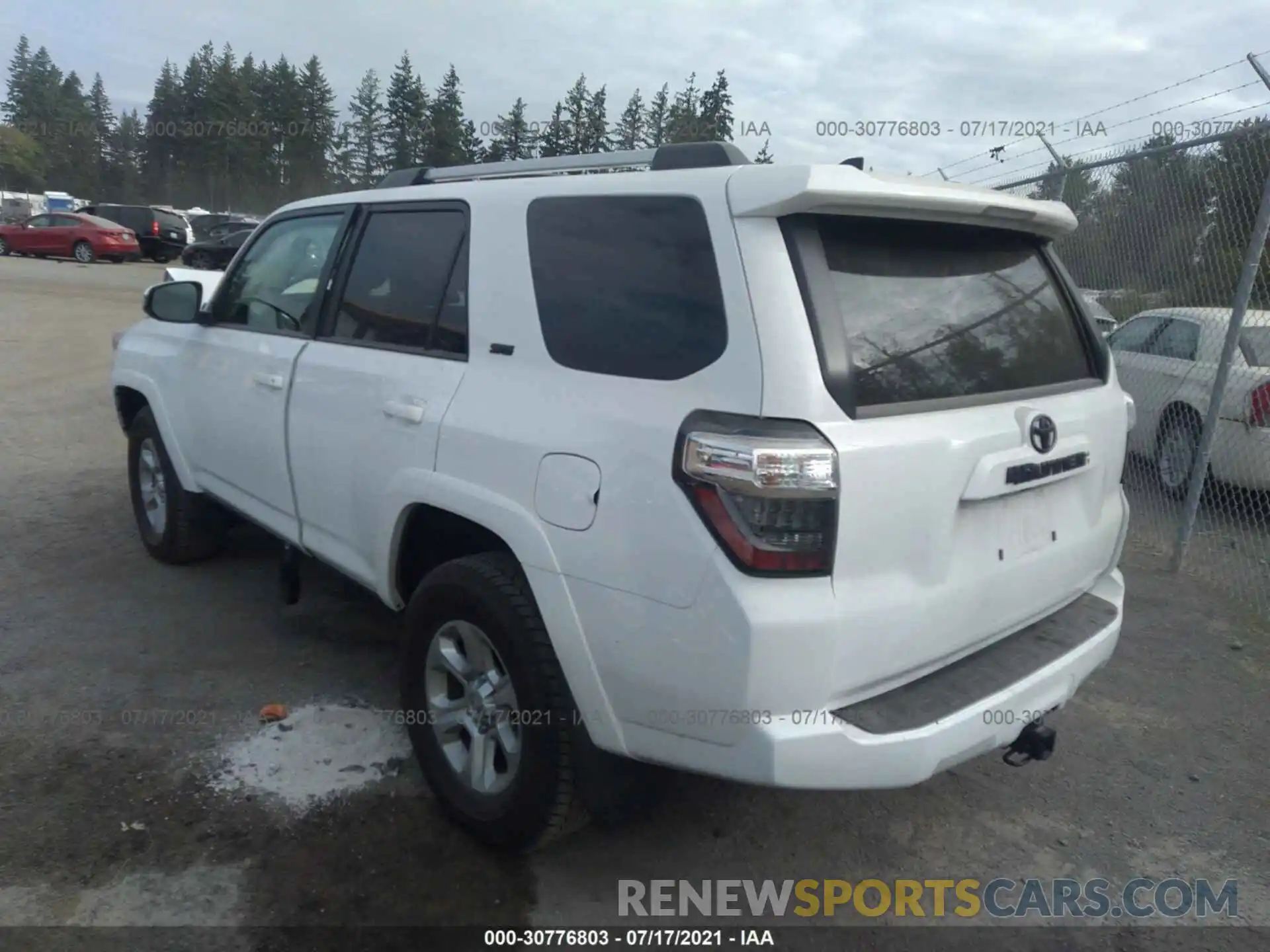 3 Photograph of a damaged car JTEBU5JR6L5828743 TOYOTA 4RUNNER 2020