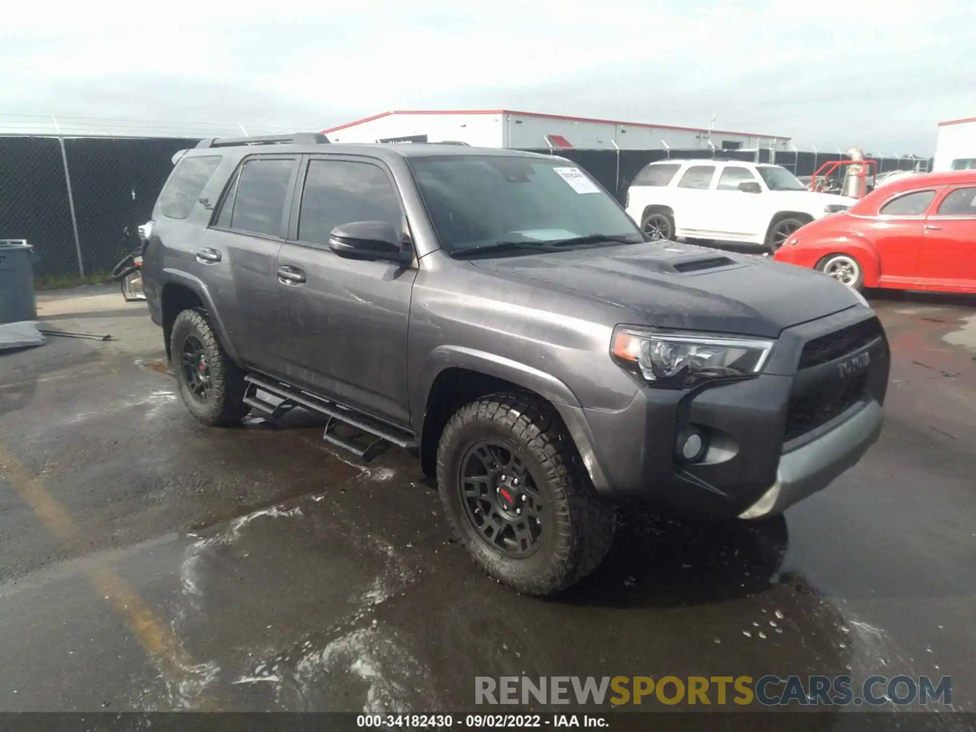 1 Фотография поврежденного автомобиля JTEBU5JR6L5830136 TOYOTA 4RUNNER 2020