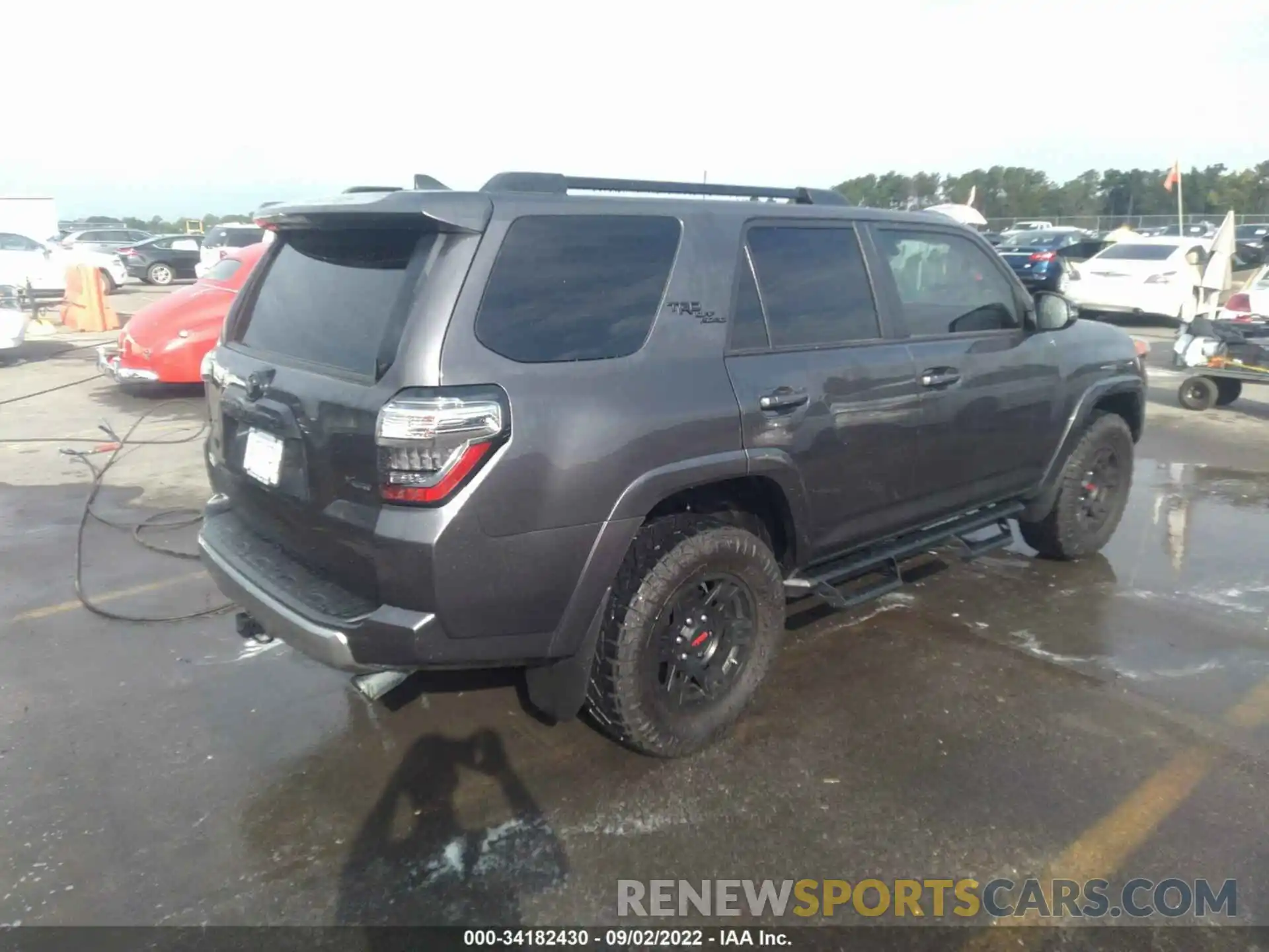 4 Фотография поврежденного автомобиля JTEBU5JR6L5830136 TOYOTA 4RUNNER 2020