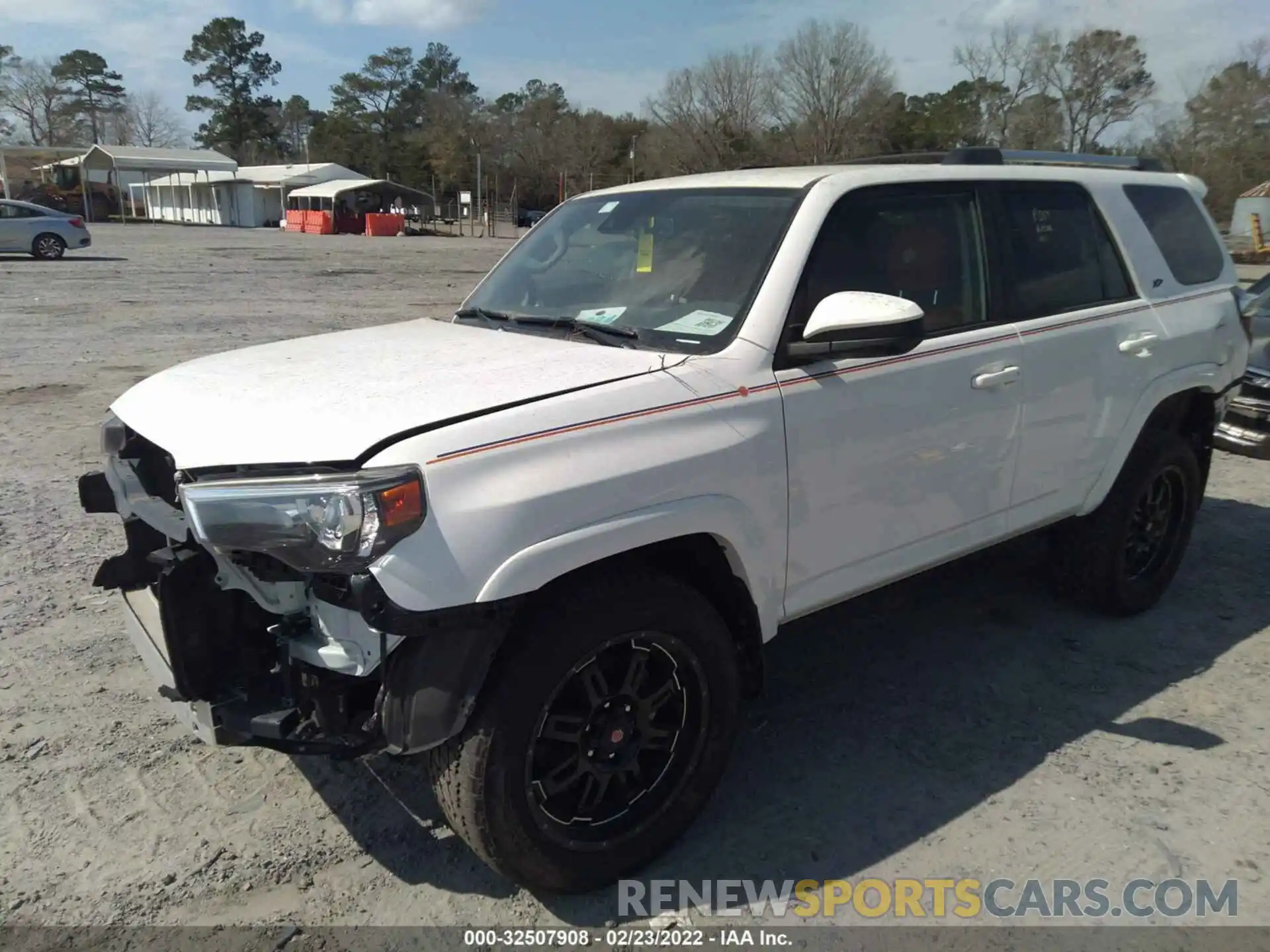 2 Photograph of a damaged car JTEBU5JR7L5738307 TOYOTA 4RUNNER 2020