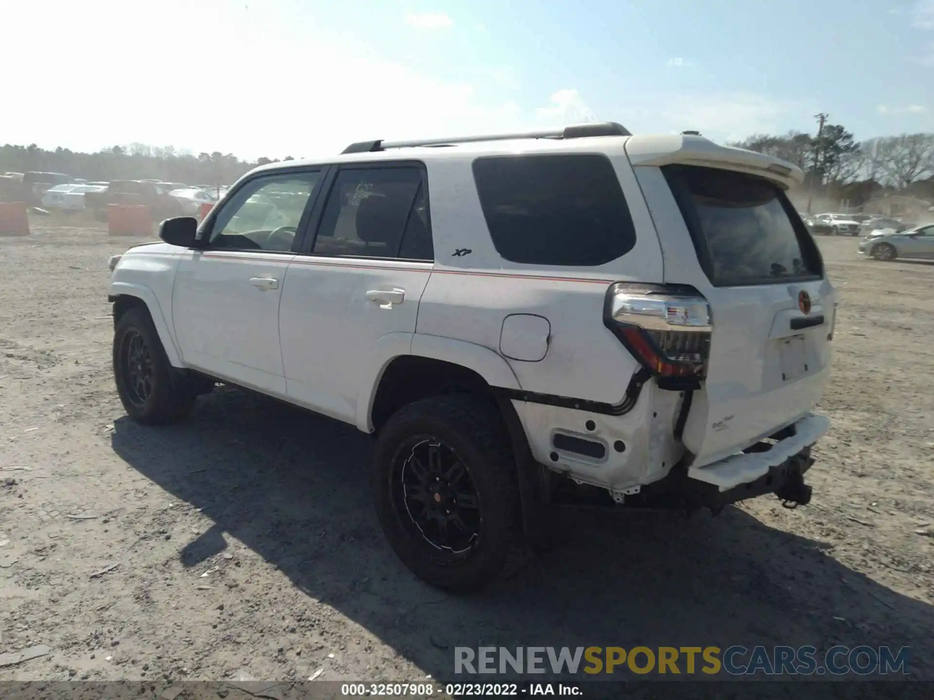 3 Фотография поврежденного автомобиля JTEBU5JR7L5738307 TOYOTA 4RUNNER 2020