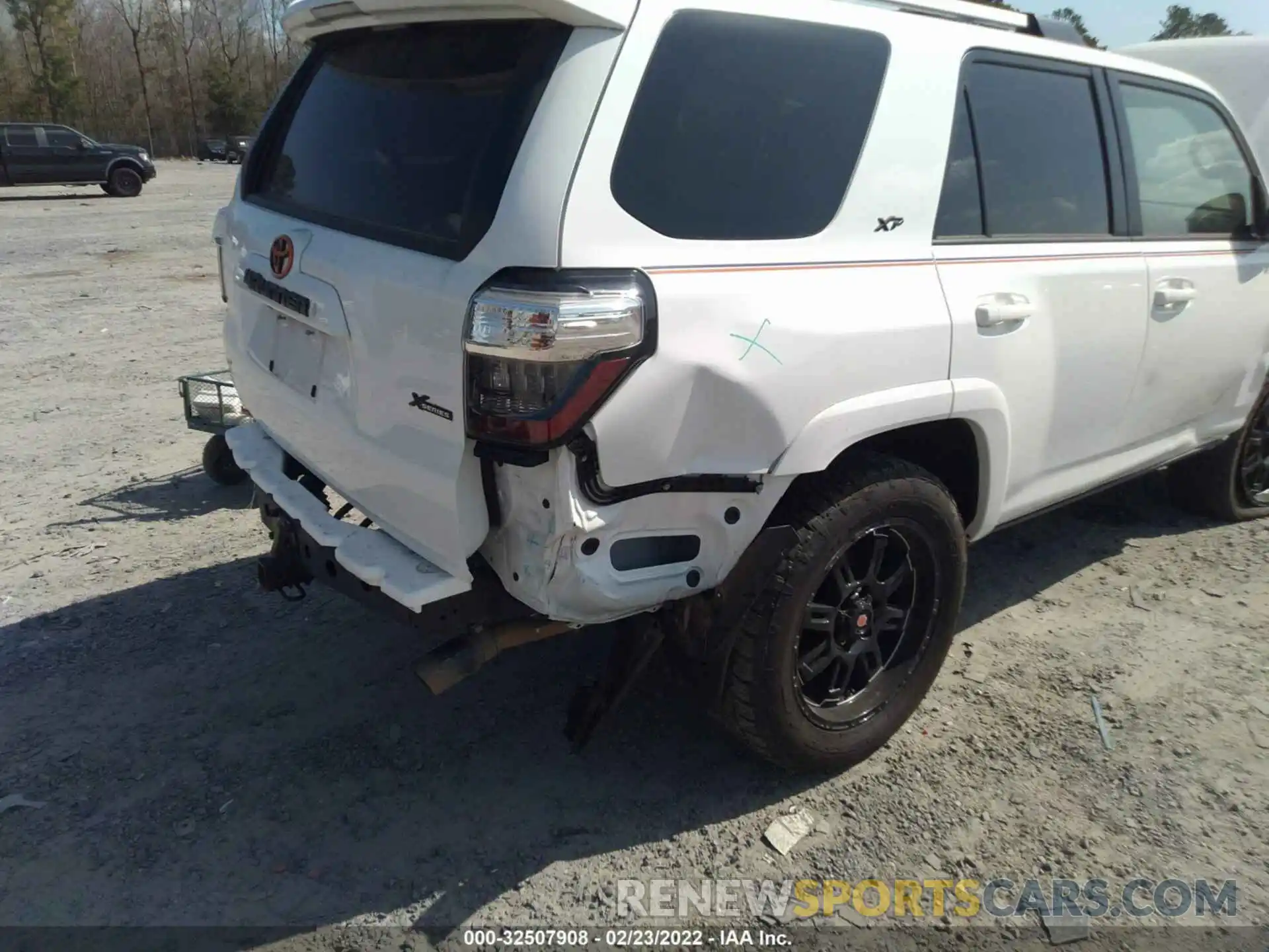 6 Photograph of a damaged car JTEBU5JR7L5738307 TOYOTA 4RUNNER 2020