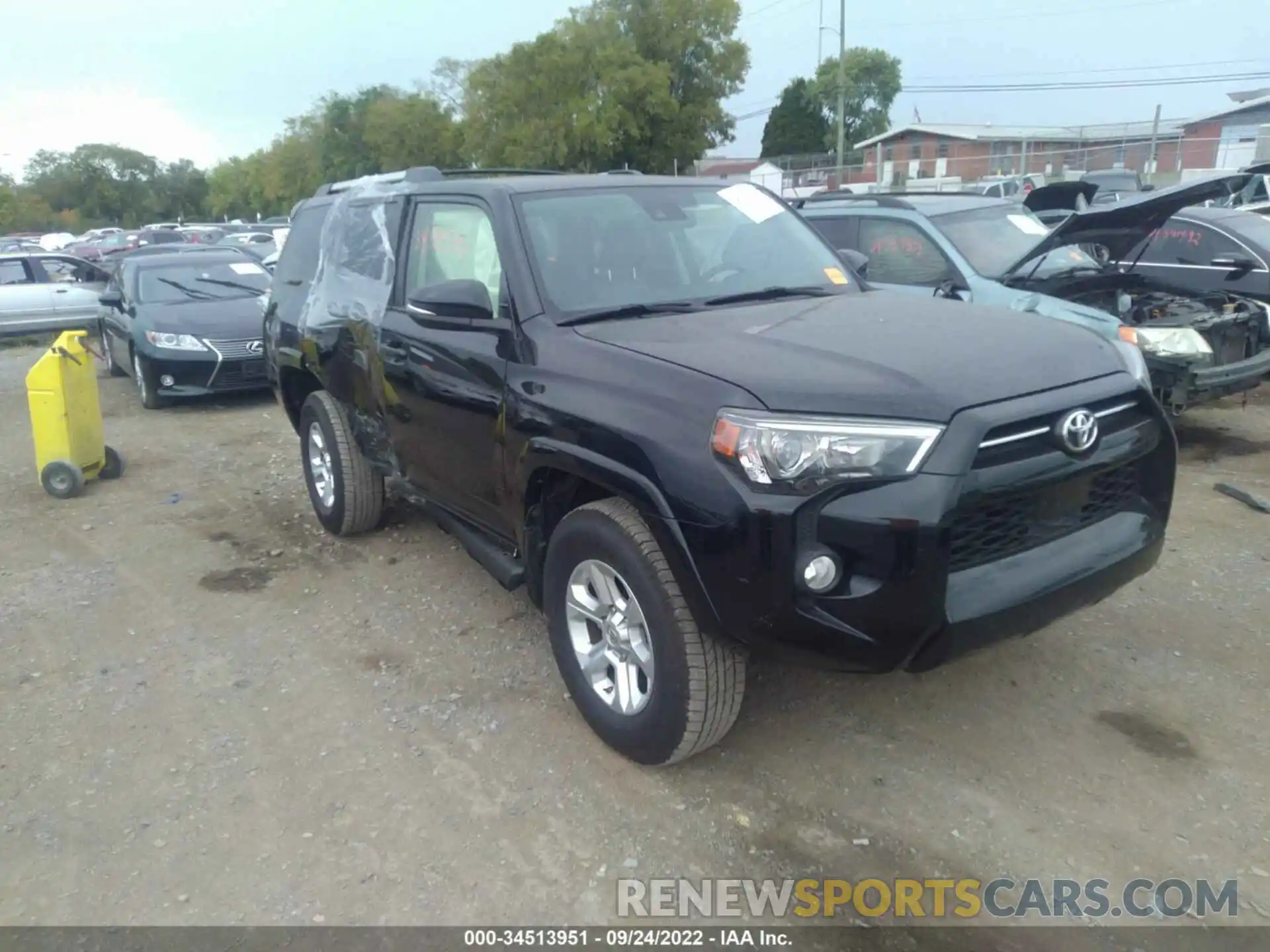 1 Photograph of a damaged car JTEBU5JR7L5739067 TOYOTA 4RUNNER 2020