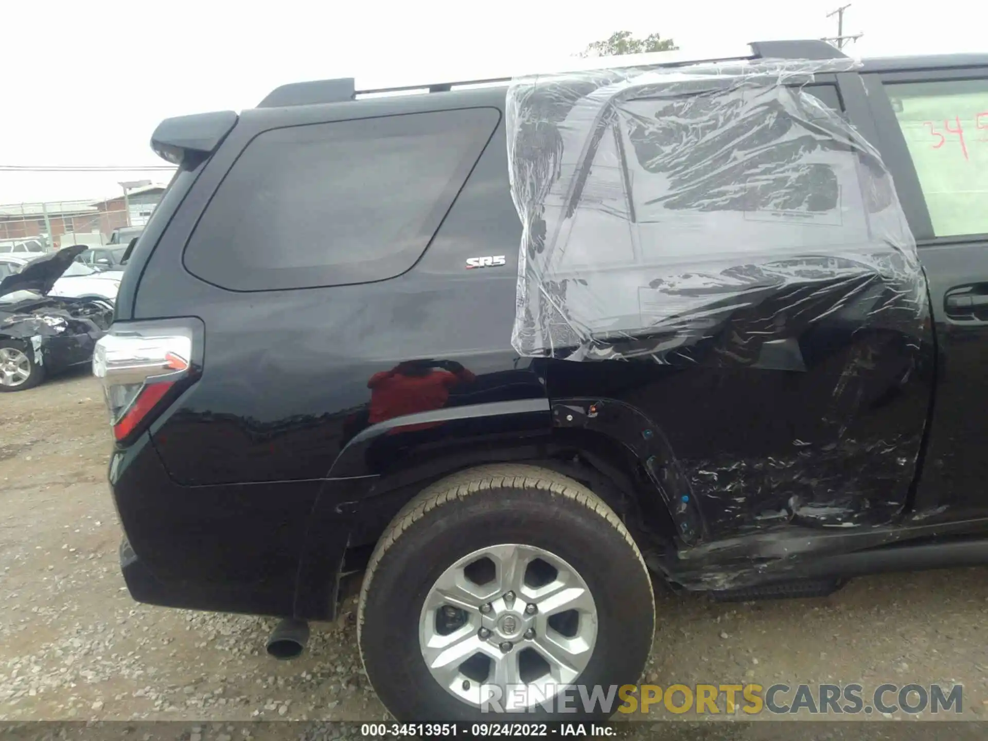 6 Photograph of a damaged car JTEBU5JR7L5739067 TOYOTA 4RUNNER 2020