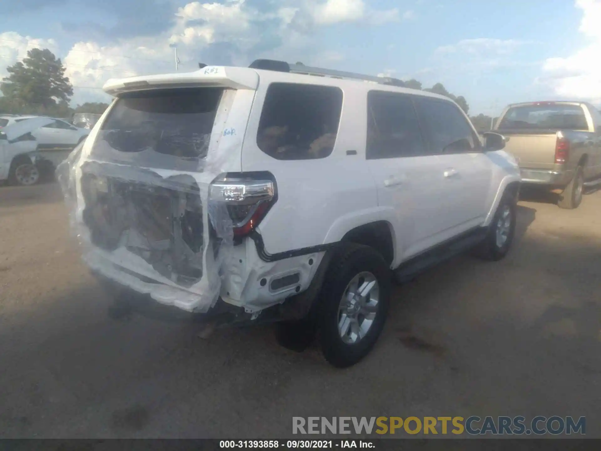 4 Photograph of a damaged car JTEBU5JR7L5739733 TOYOTA 4RUNNER 2020