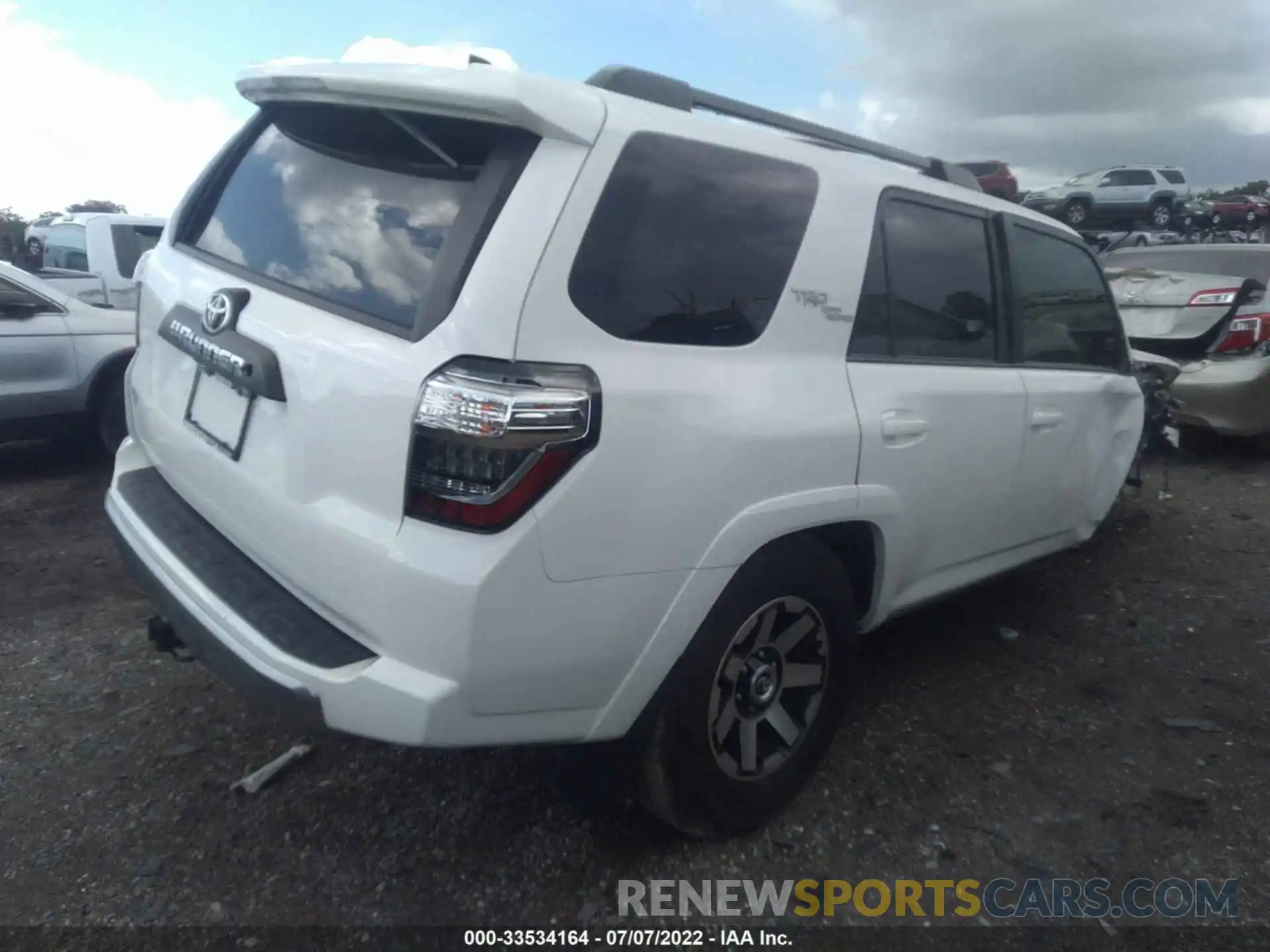 4 Photograph of a damaged car JTEBU5JR7L5740560 TOYOTA 4RUNNER 2020