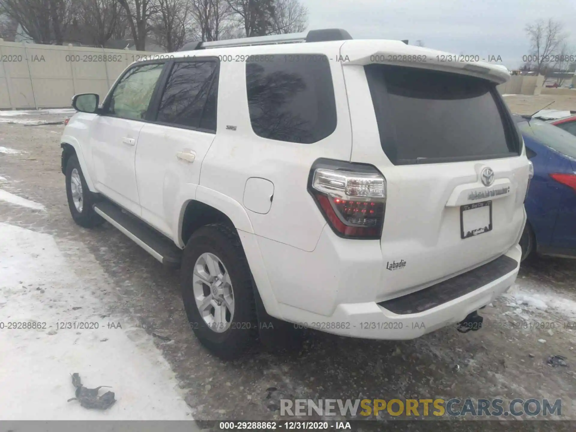 3 Photograph of a damaged car JTEBU5JR7L5741899 TOYOTA 4RUNNER 2020