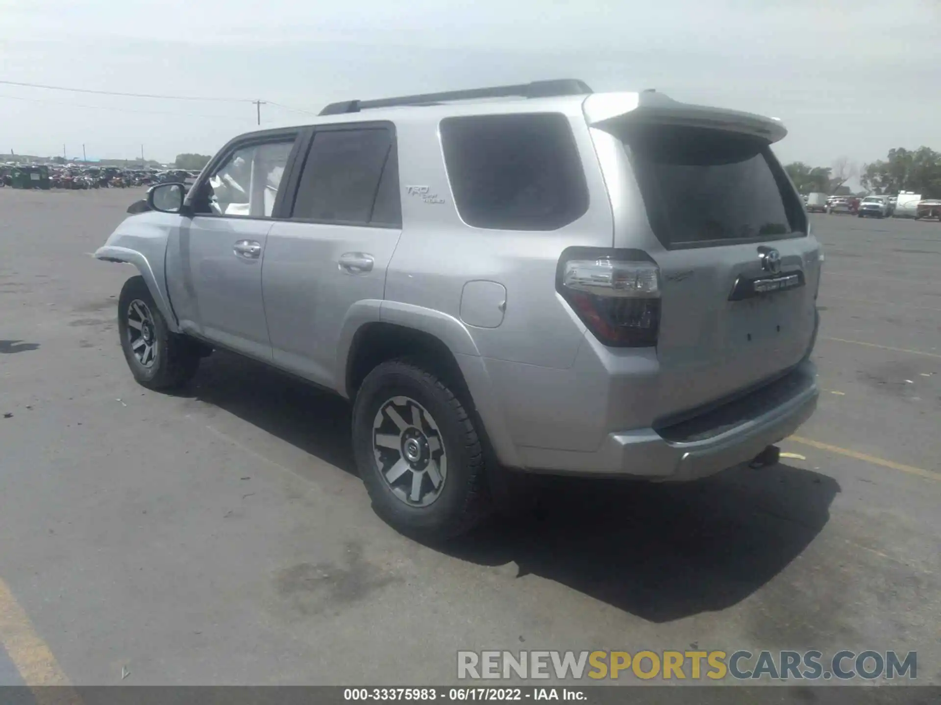 3 Фотография поврежденного автомобиля JTEBU5JR7L5742227 TOYOTA 4RUNNER 2020