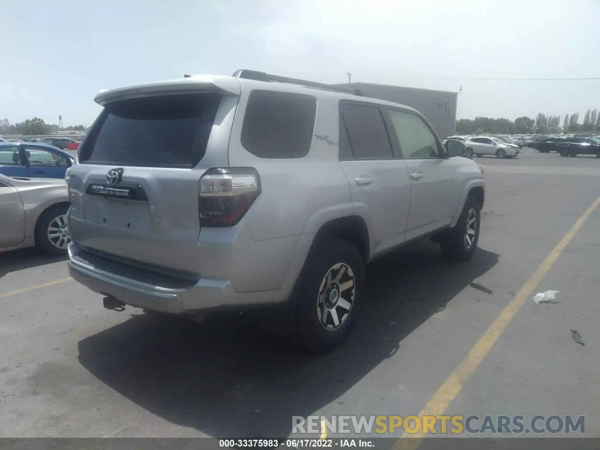 4 Photograph of a damaged car JTEBU5JR7L5742227 TOYOTA 4RUNNER 2020