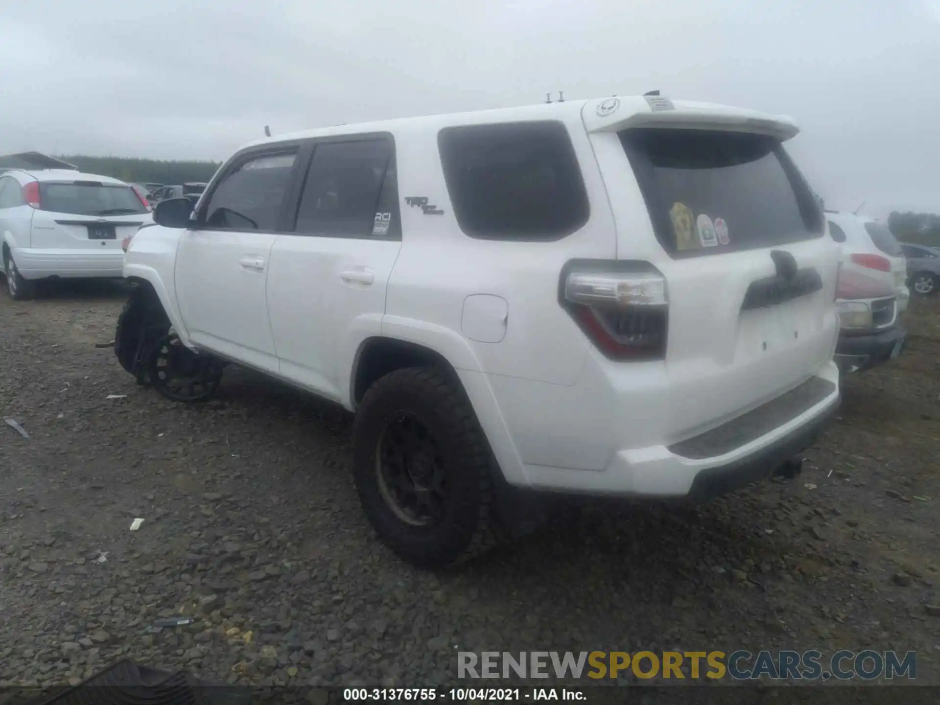 3 Фотография поврежденного автомобиля JTEBU5JR7L5748979 TOYOTA 4RUNNER 2020