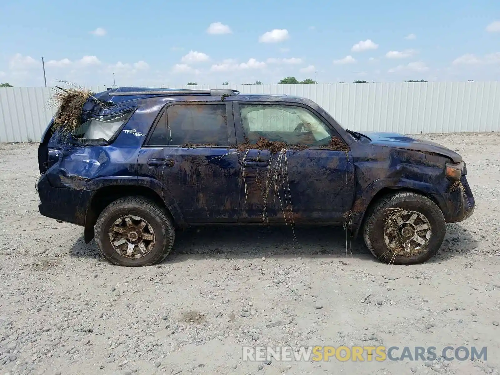 9 Photograph of a damaged car JTEBU5JR7L5751106 TOYOTA 4RUNNER 2020