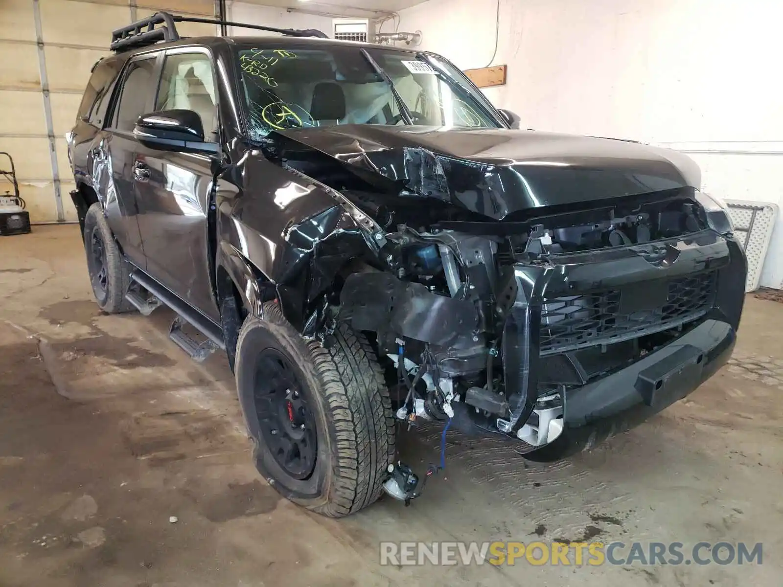 1 Photograph of a damaged car JTEBU5JR7L5752739 TOYOTA 4RUNNER 2020