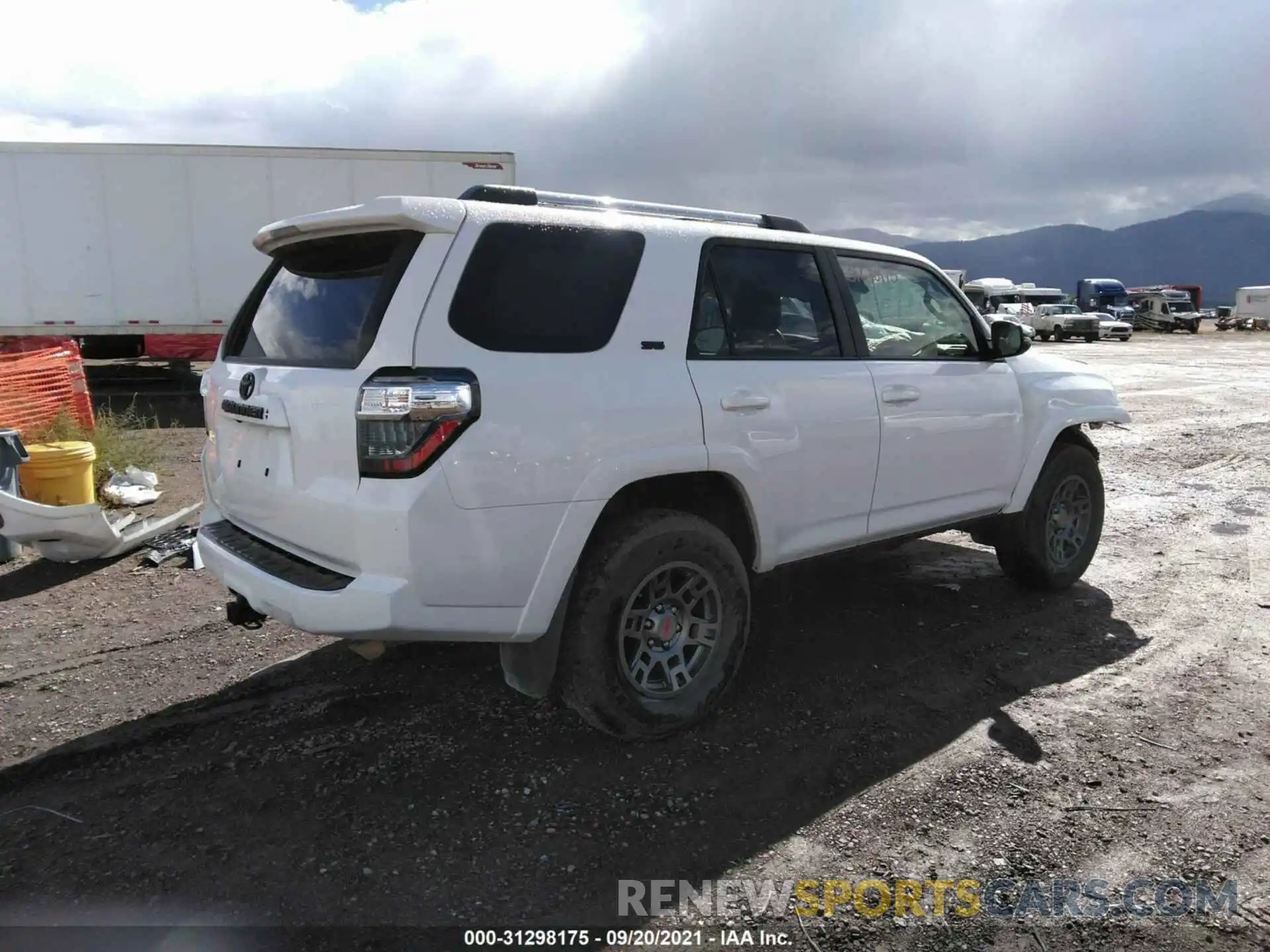 4 Photograph of a damaged car JTEBU5JR7L5754653 TOYOTA 4RUNNER 2020