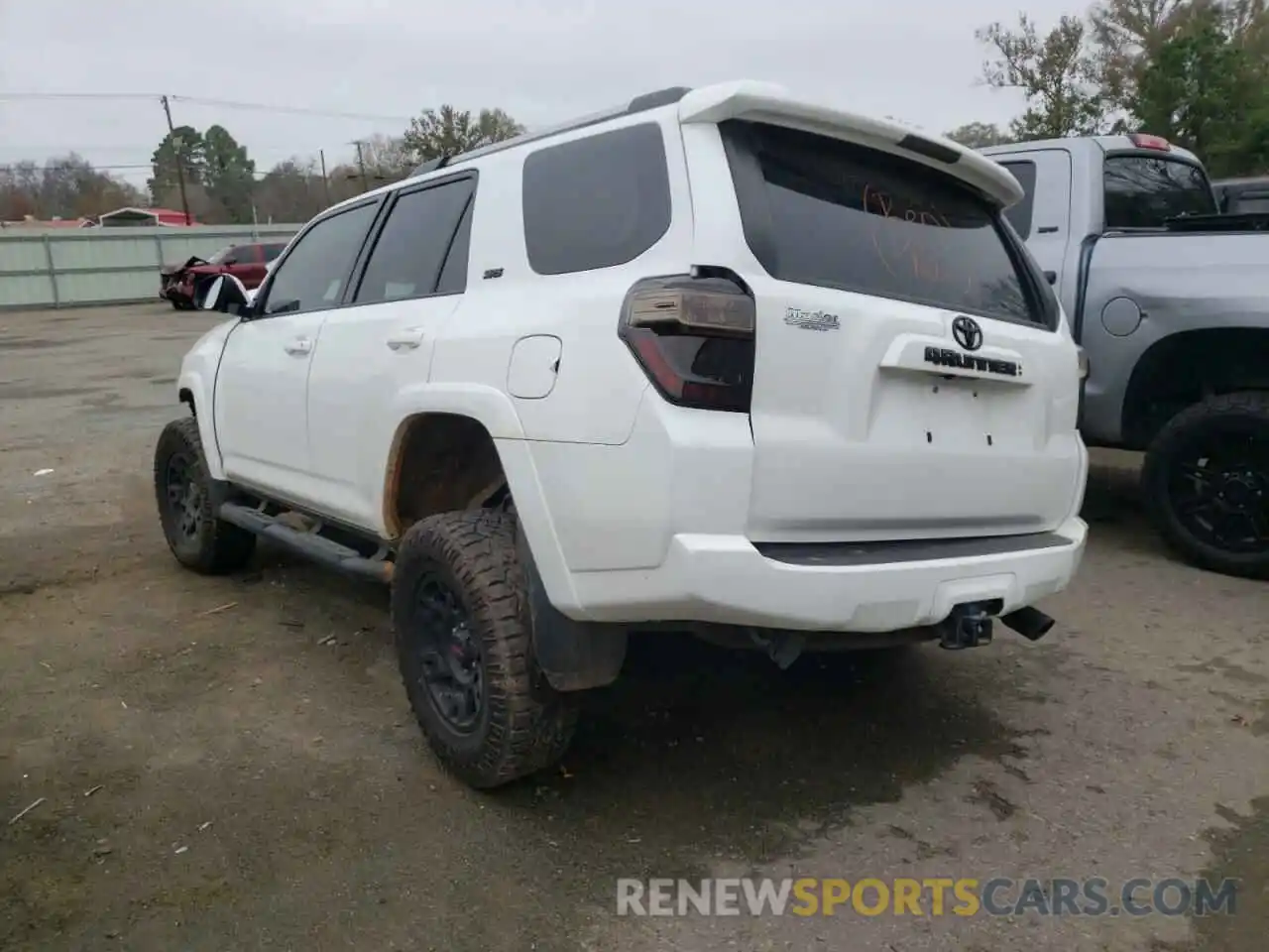 3 Photograph of a damaged car JTEBU5JR7L5758377 TOYOTA 4RUNNER 2020