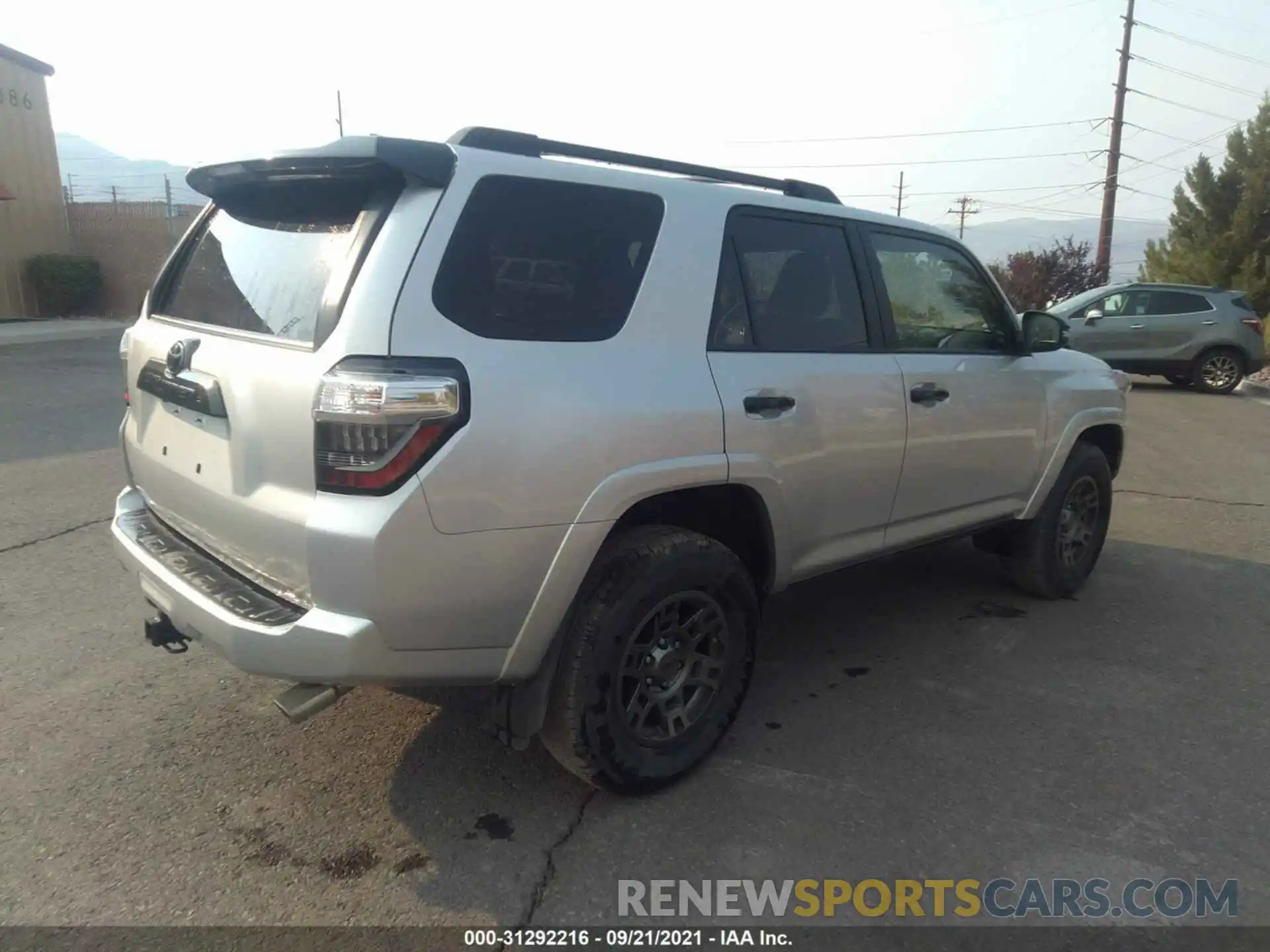 4 Фотография поврежденного автомобиля JTEBU5JR7L5759092 TOYOTA 4RUNNER 2020