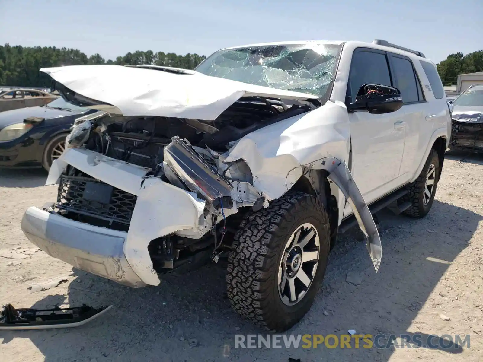 2 Photograph of a damaged car JTEBU5JR7L5761747 TOYOTA 4RUNNER 2020