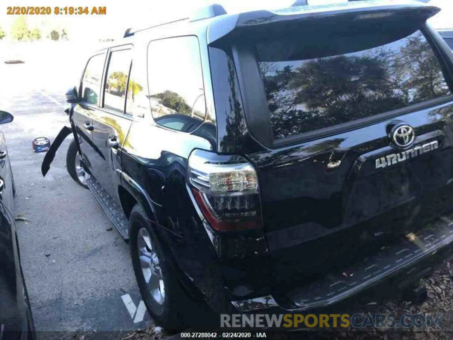 13 Photograph of a damaged car JTEBU5JR7L5768424 TOYOTA 4RUNNER 2020