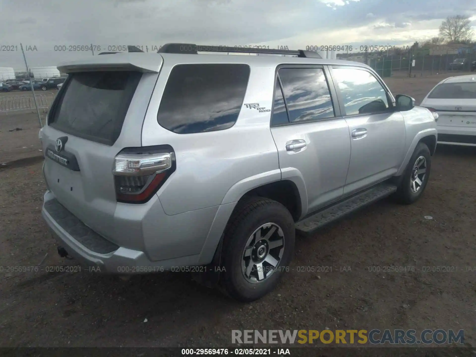 4 Фотография поврежденного автомобиля JTEBU5JR7L5776202 TOYOTA 4RUNNER 2020