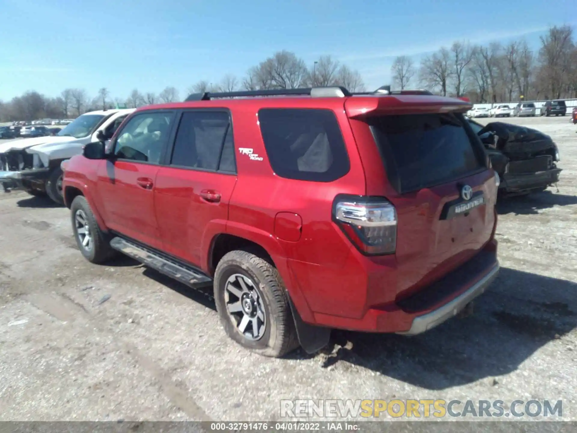 3 Photograph of a damaged car JTEBU5JR7L5782663 TOYOTA 4RUNNER 2020