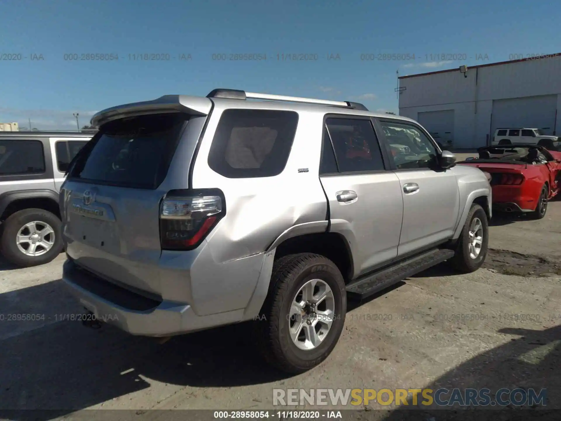 4 Фотография поврежденного автомобиля JTEBU5JR7L5784820 TOYOTA 4RUNNER 2020