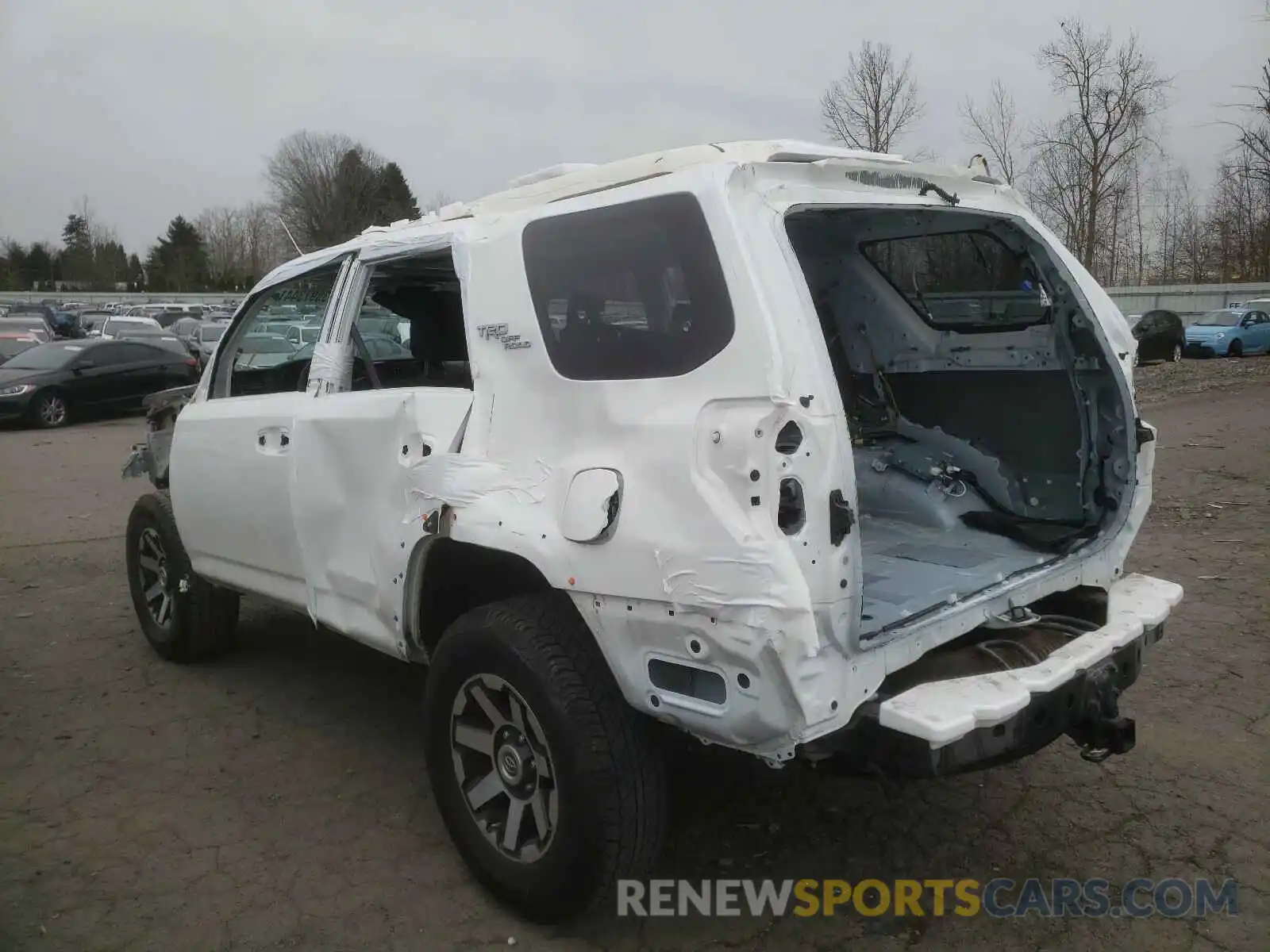 3 Photograph of a damaged car JTEBU5JR7L5786115 TOYOTA 4RUNNER 2020